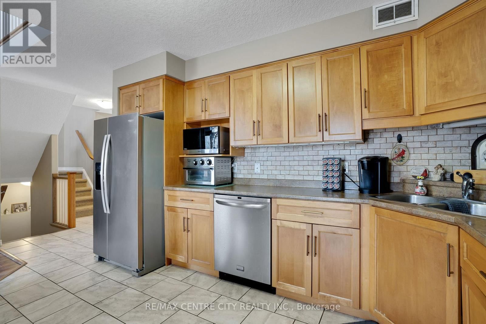 4 - 214 SNYDER'S ROAD EAST Image 12