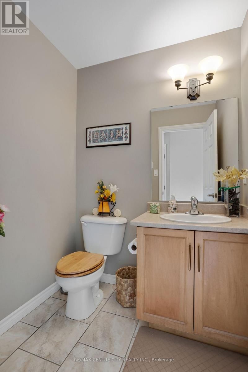 4 - 214 SNYDER'S ROAD EAST Image 16