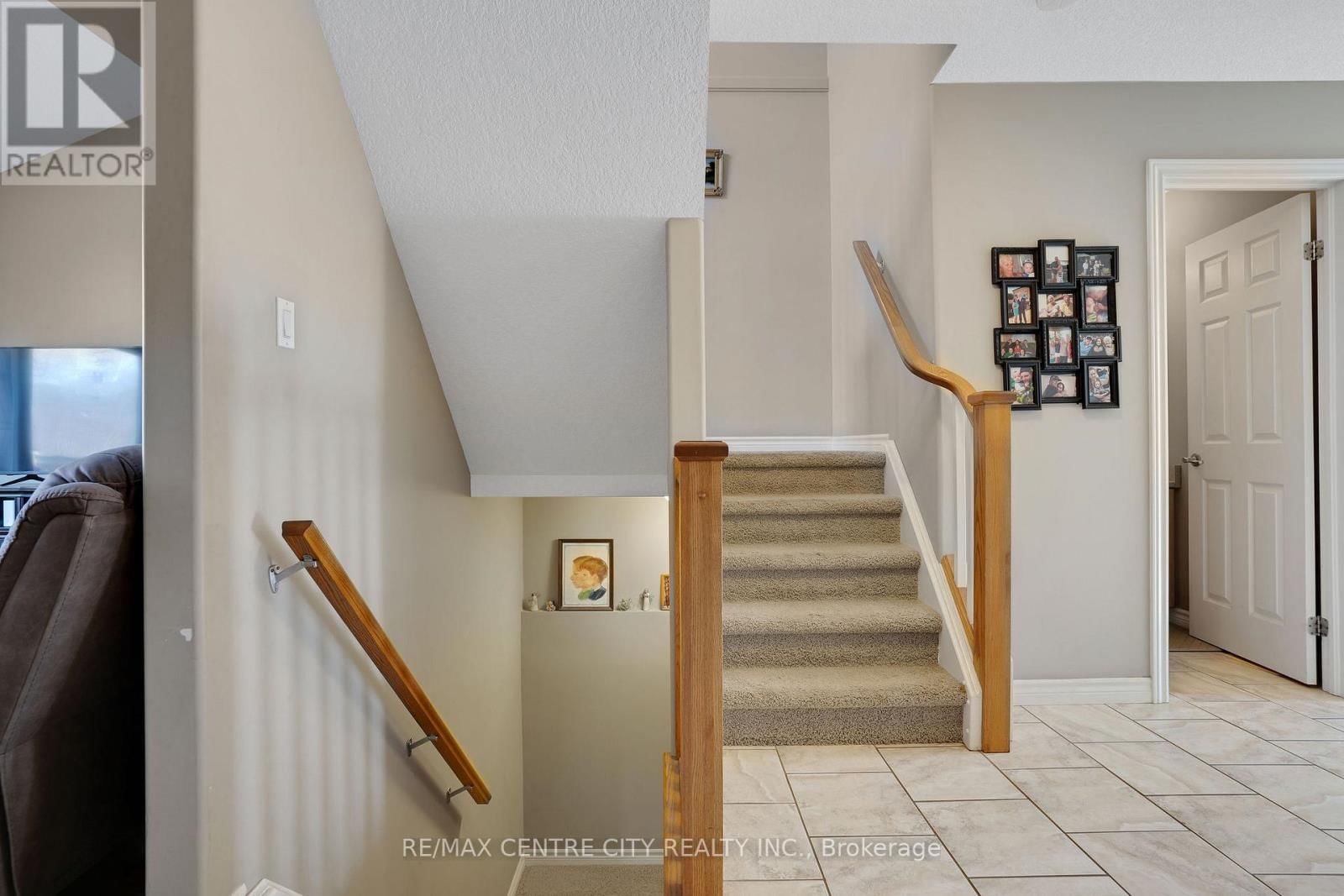 4 - 214 SNYDER'S ROAD EAST Image 18