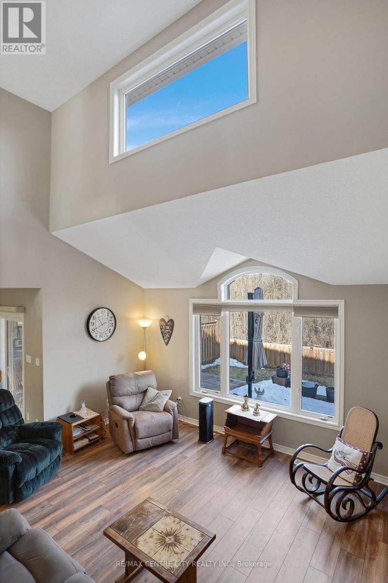 4 - 214 SNYDER'S ROAD EAST Image 19