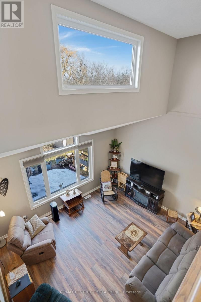 4 - 214 SNYDER'S ROAD EAST Image 20