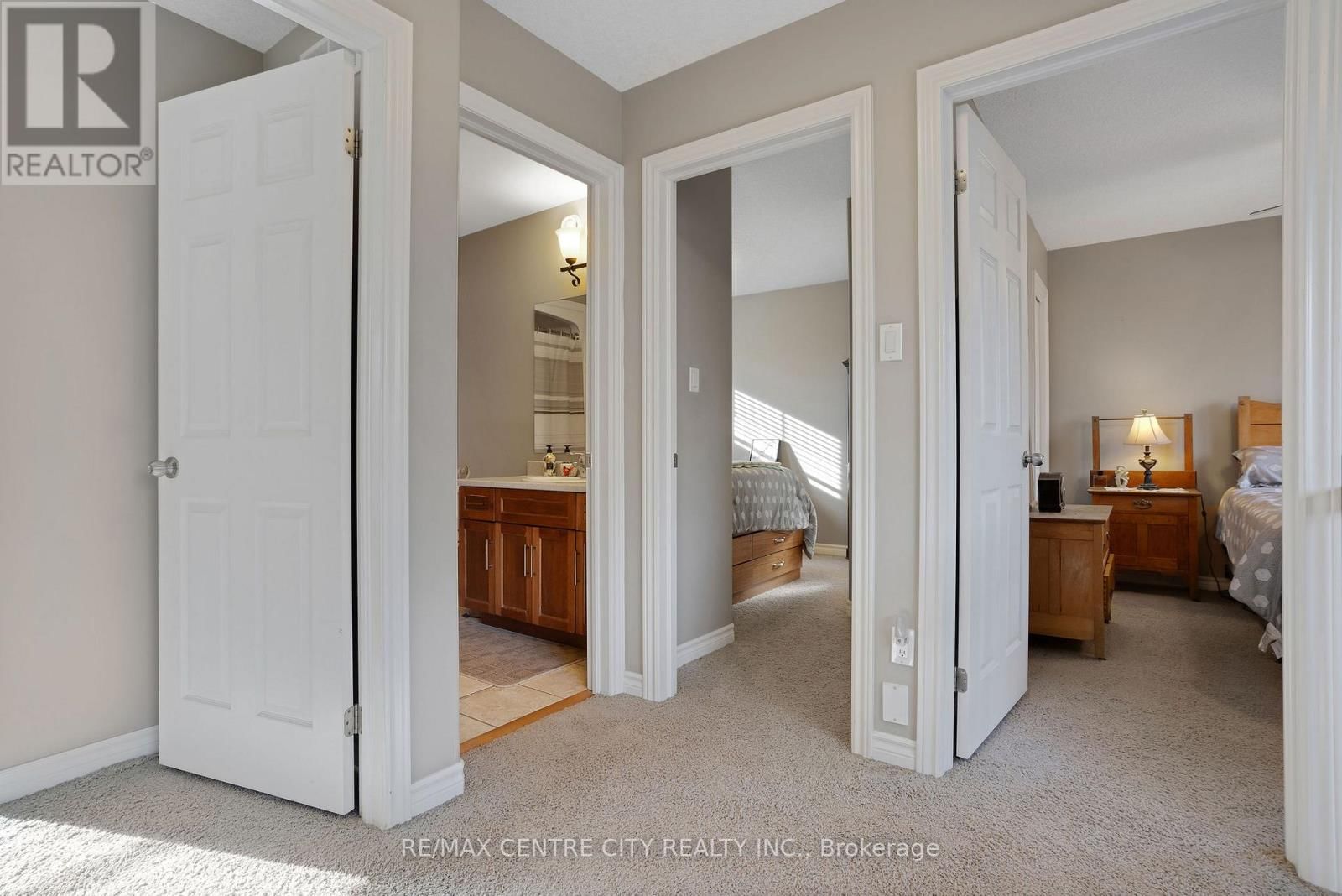 4 - 214 SNYDER'S ROAD EAST Image 24