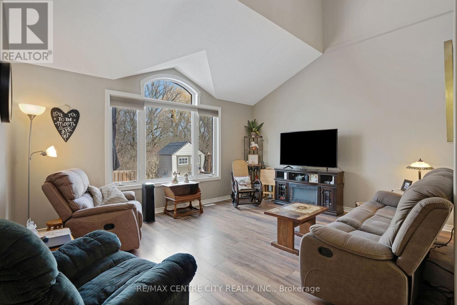 4 - 214 SNYDER'S ROAD EAST Image 3