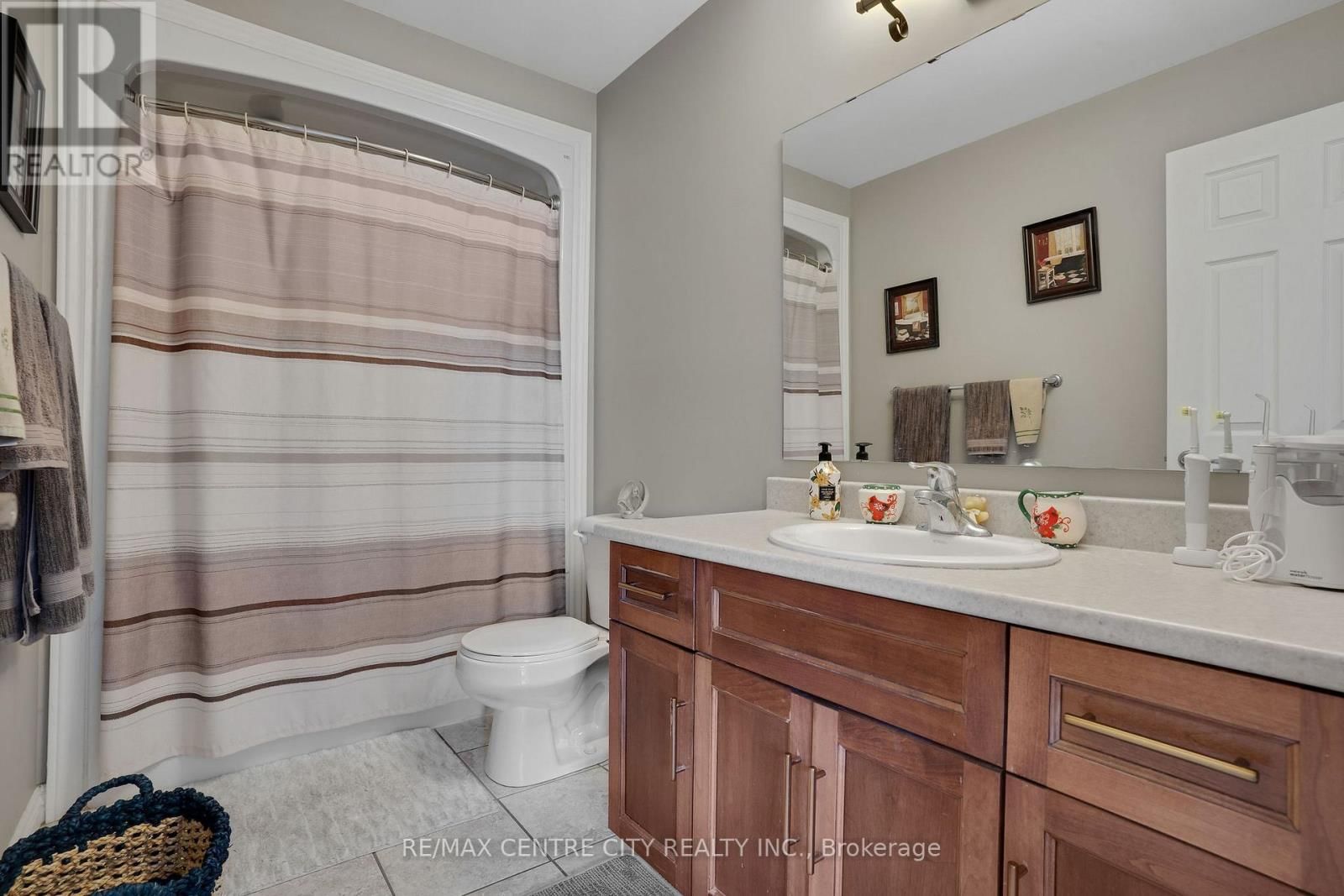 4 - 214 SNYDER'S ROAD EAST Image 32