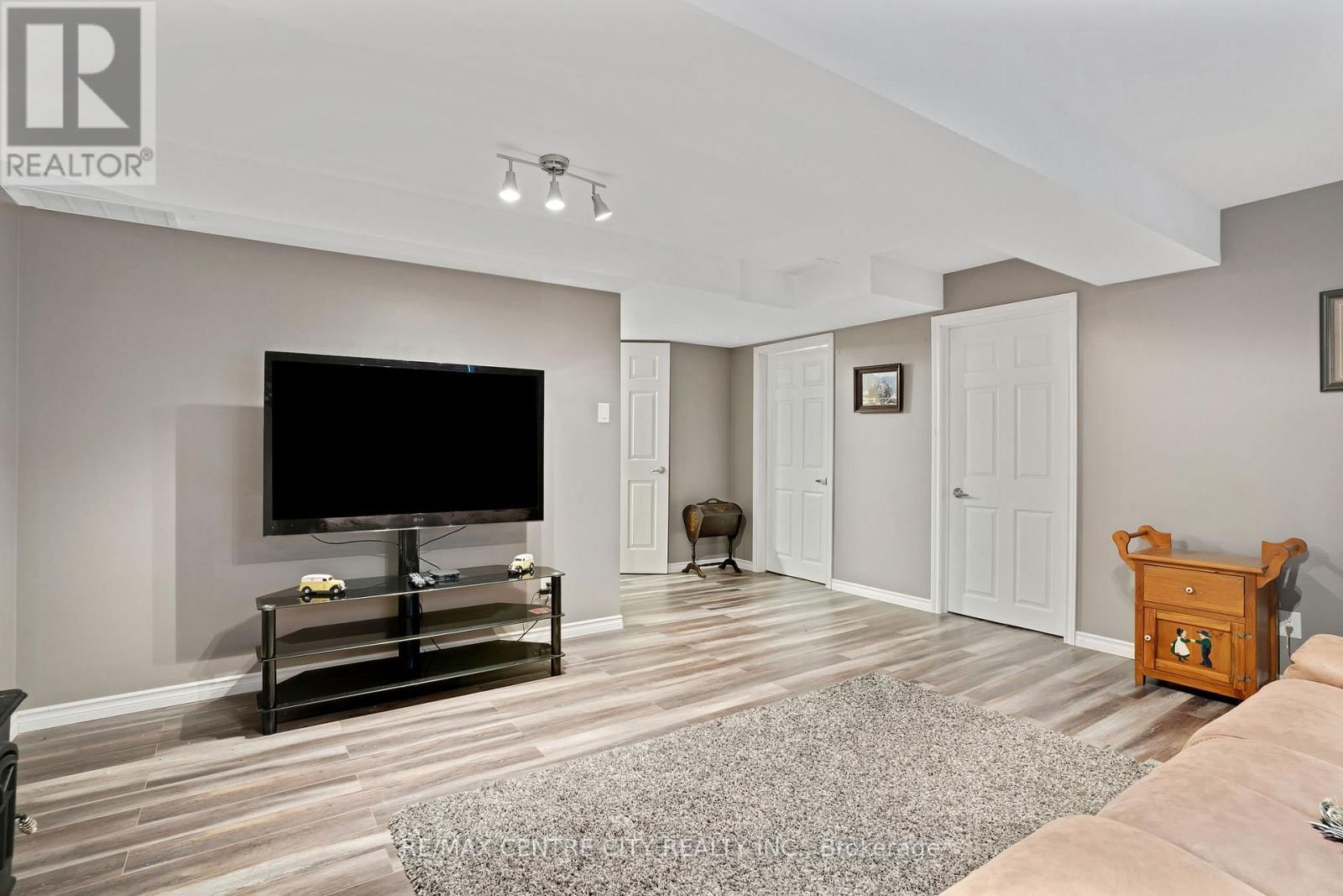 4 - 214 SNYDER'S ROAD EAST Image 36