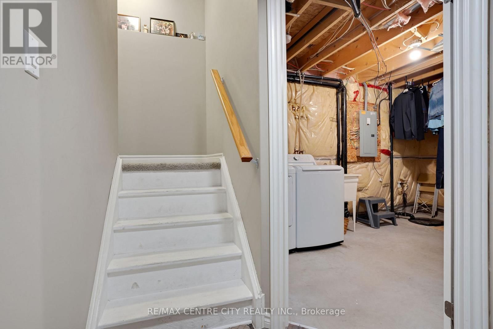 4 - 214 SNYDER'S ROAD EAST Image 38