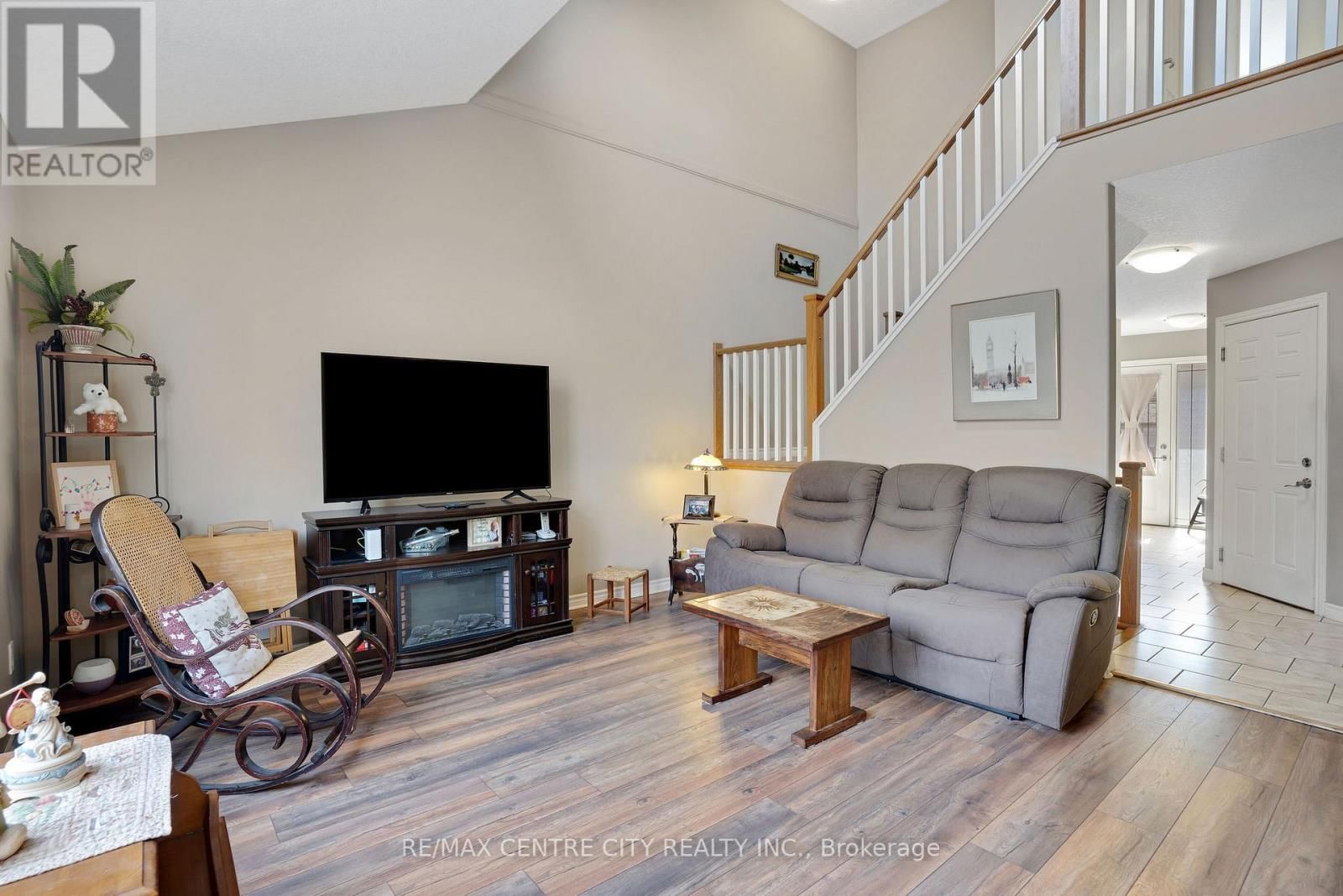 4 - 214 SNYDER'S ROAD EAST Image 4