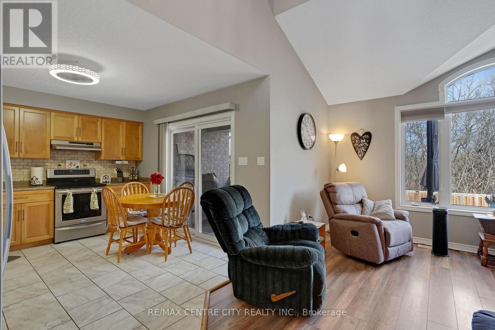 4 - 214 SNYDER'S ROAD EAST Image 5