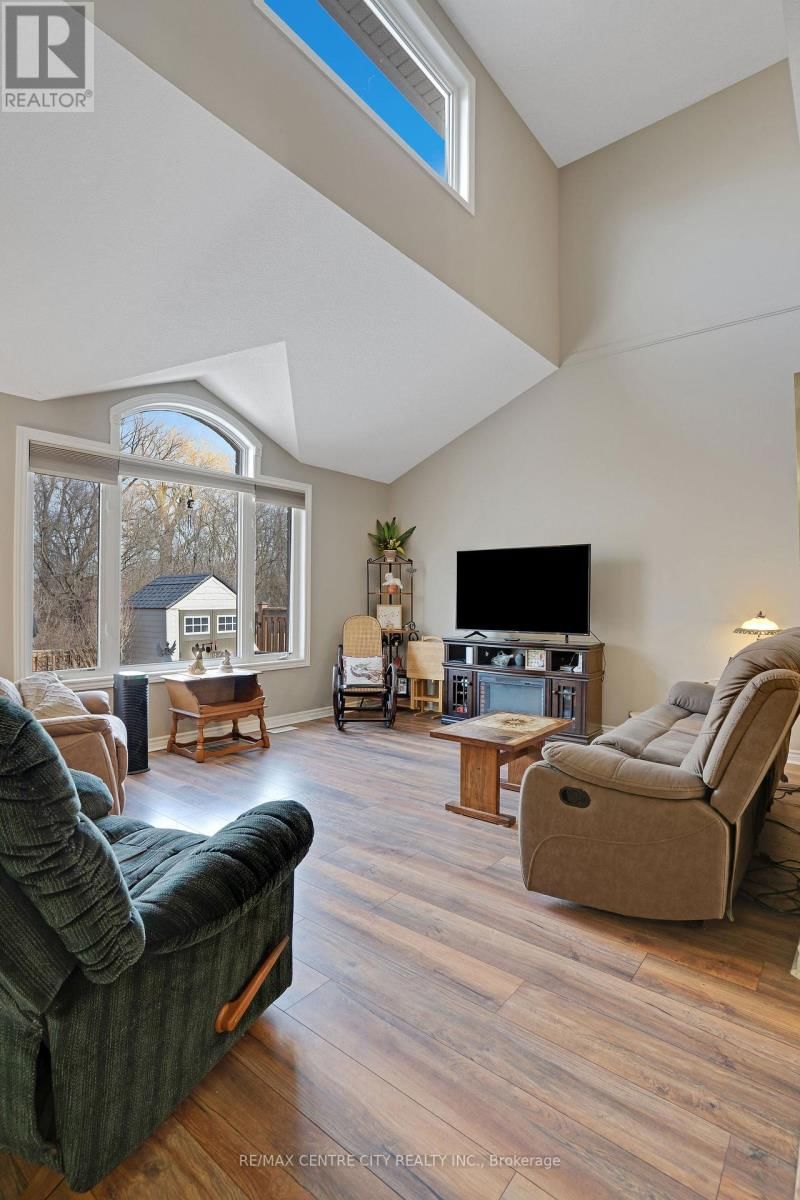 4 - 214 SNYDER'S ROAD EAST Image 7