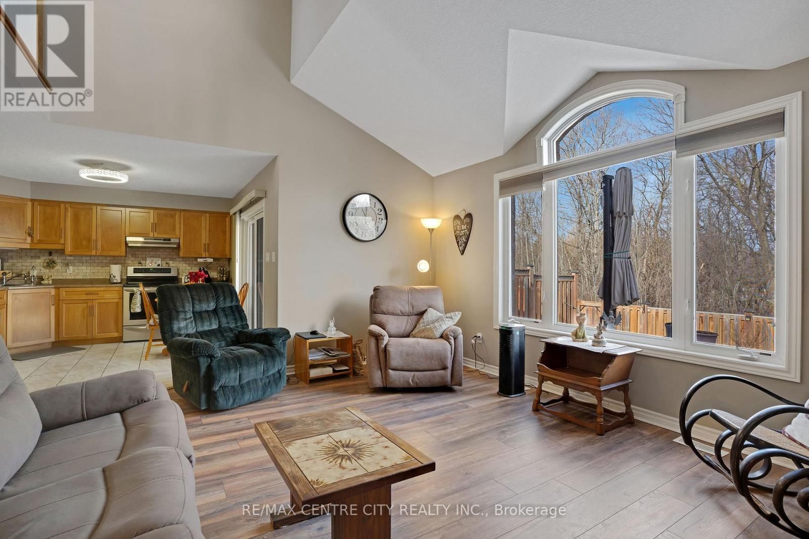 4 - 214 SNYDER'S ROAD EAST Image 8