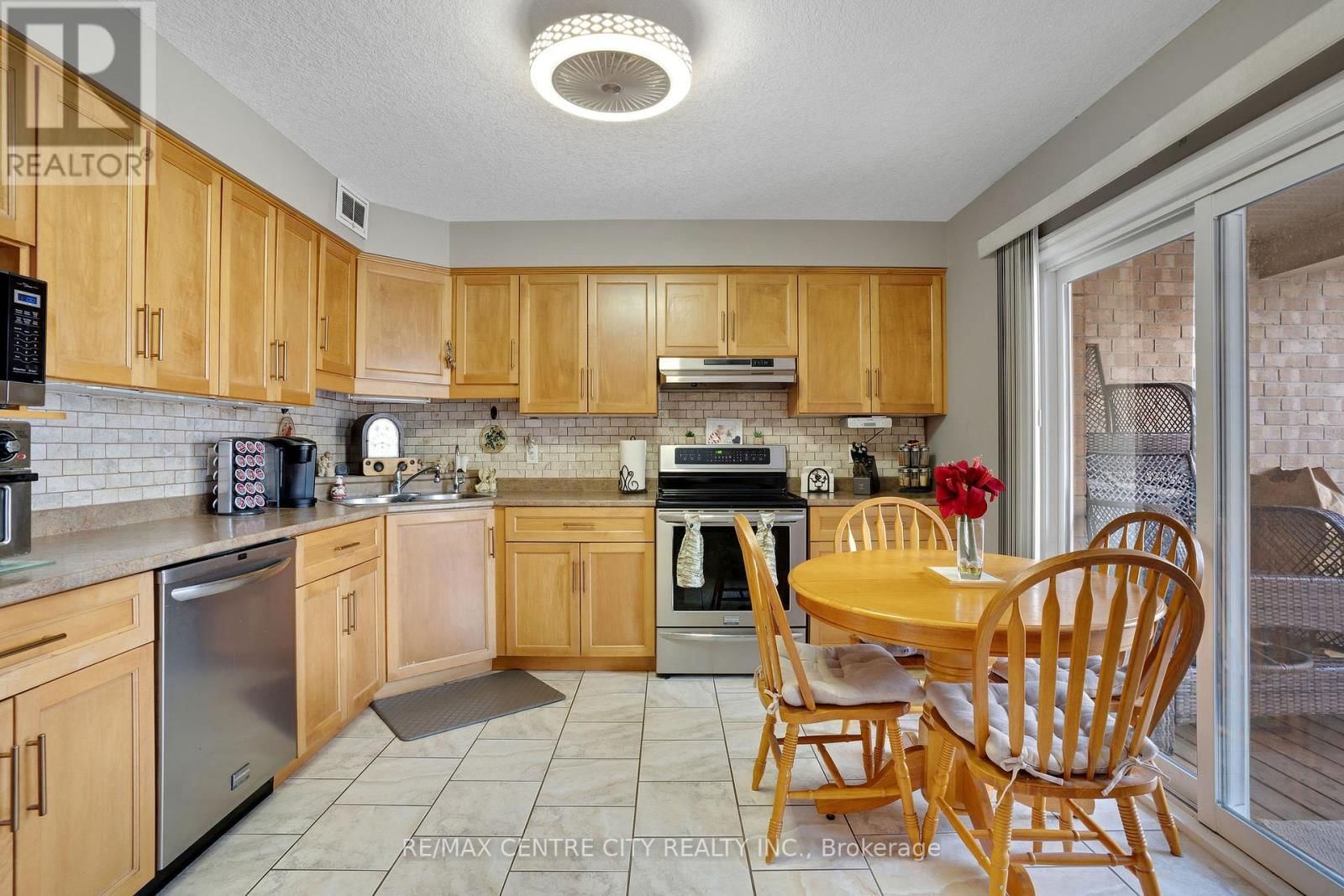 4 - 214 SNYDER'S ROAD EAST Image 9