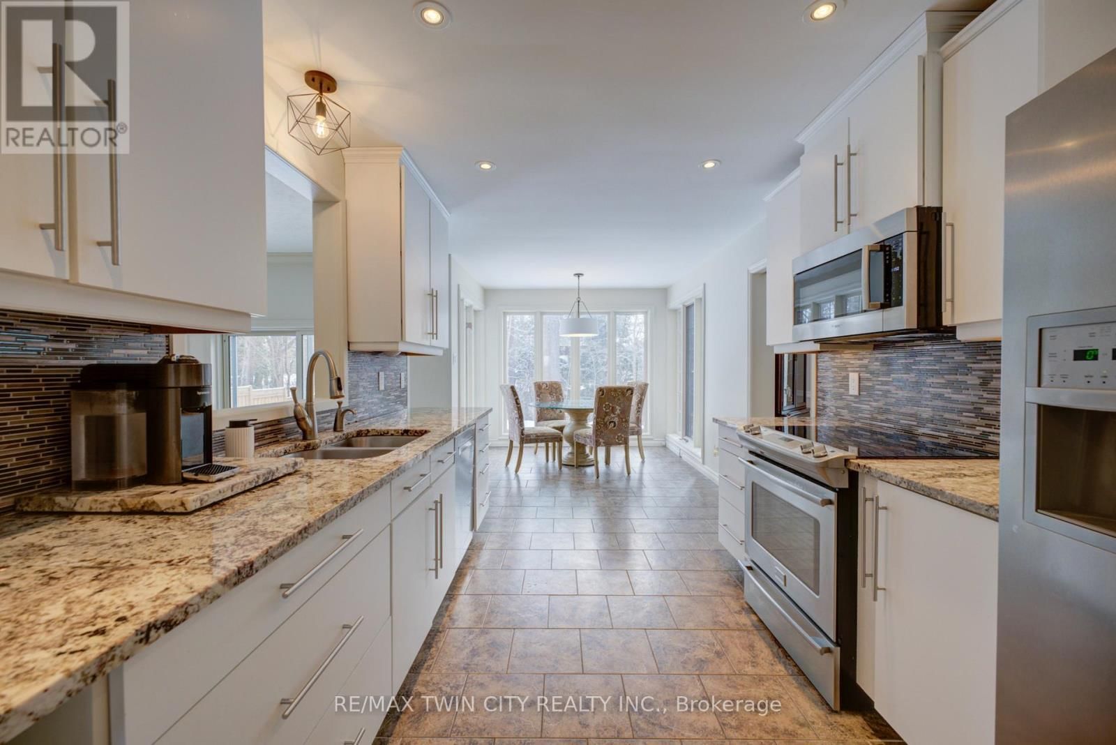 9 SCARFE GARDENS Image 12