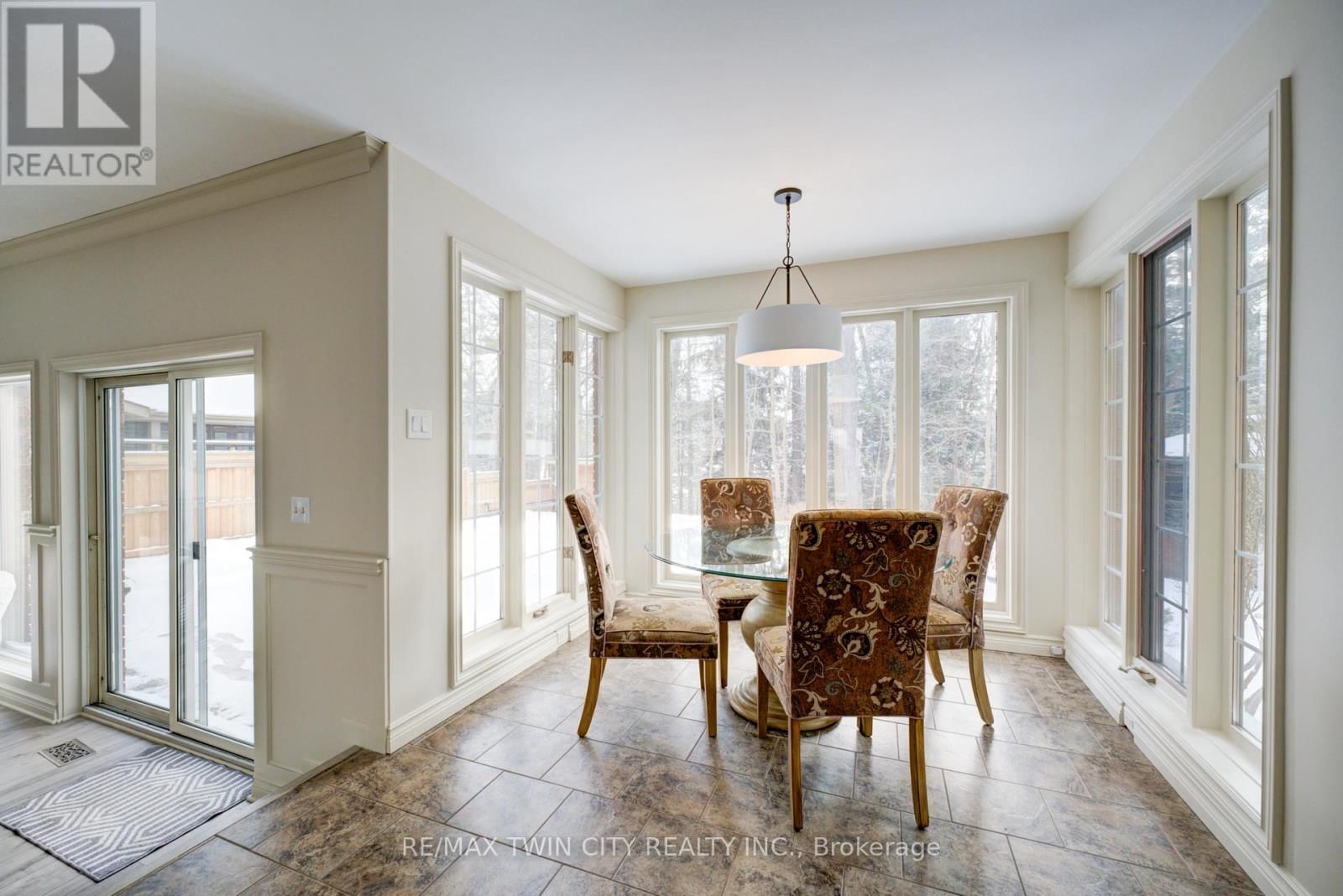 9 SCARFE GARDENS Image 13