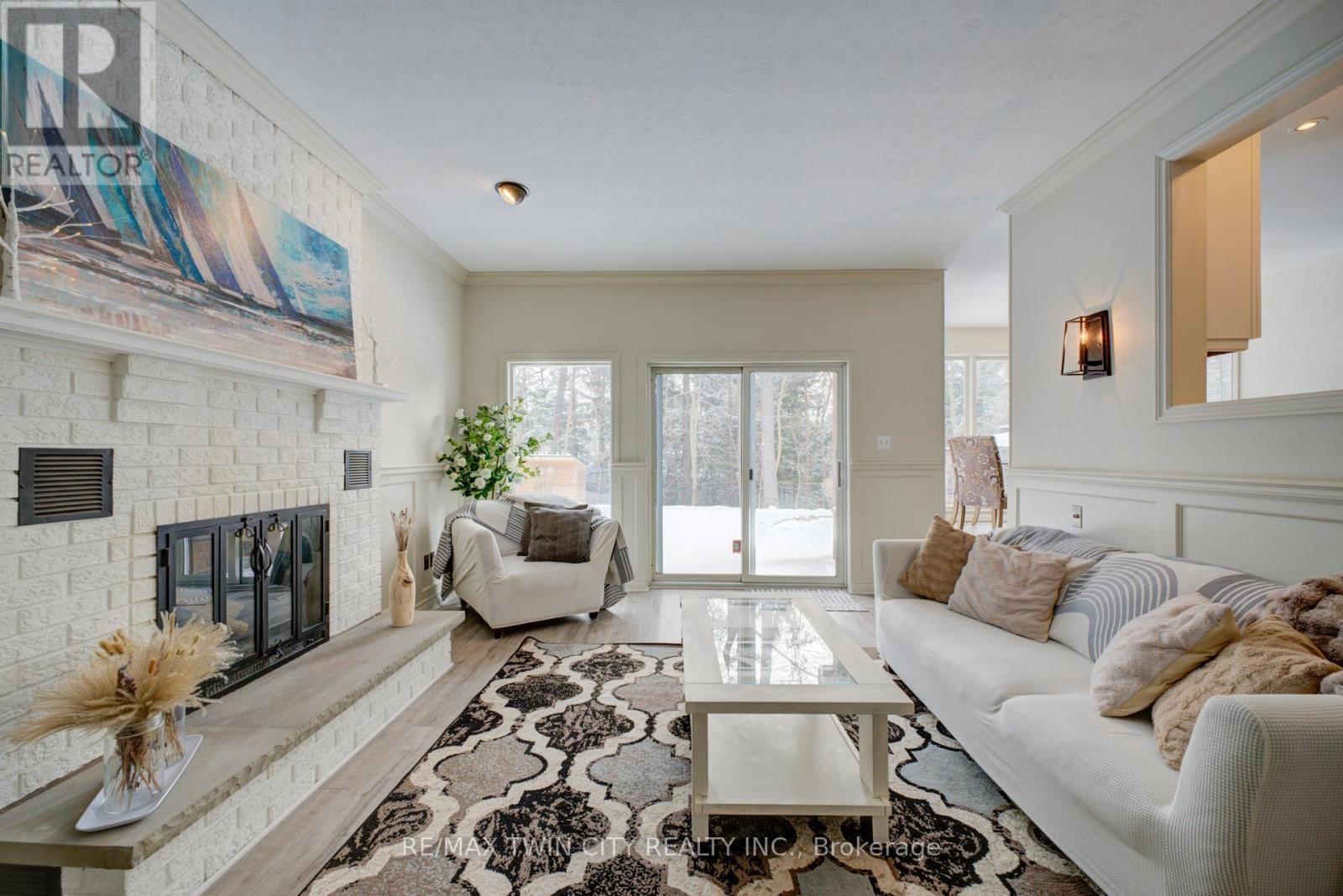 9 SCARFE GARDENS Image 14