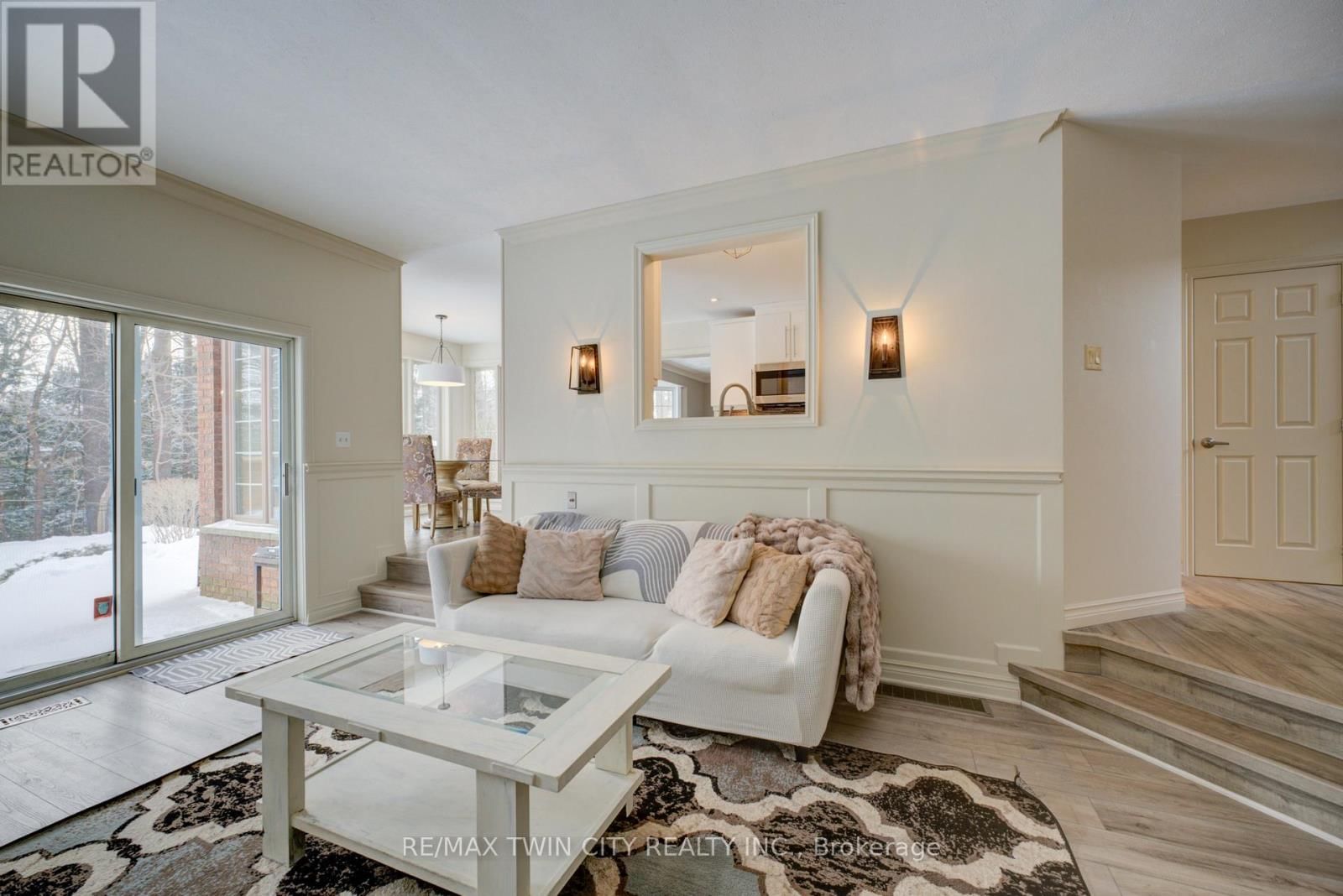 9 SCARFE GARDENS Image 15