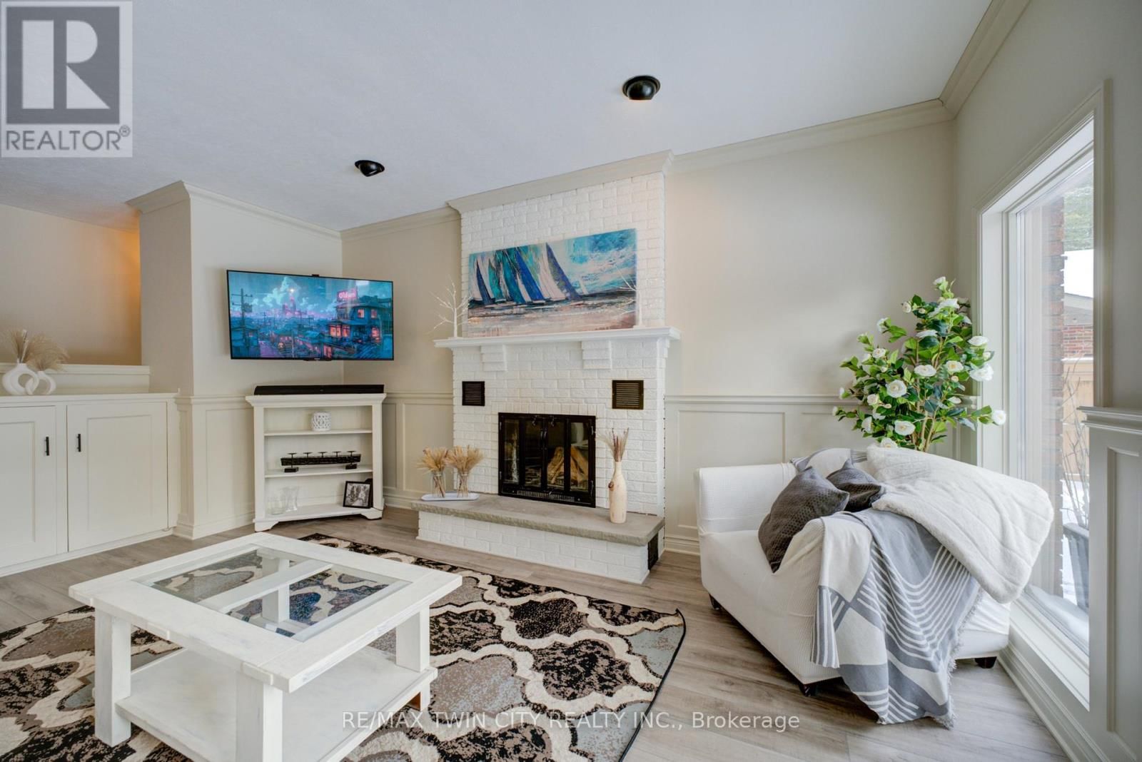 9 SCARFE GARDENS Image 16