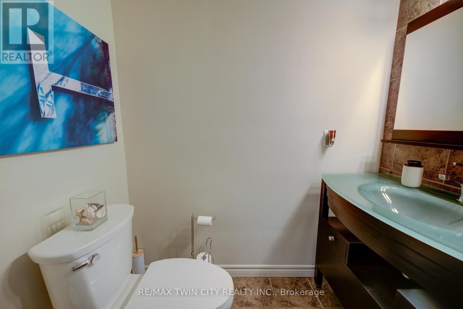 9 SCARFE GARDENS Image 18