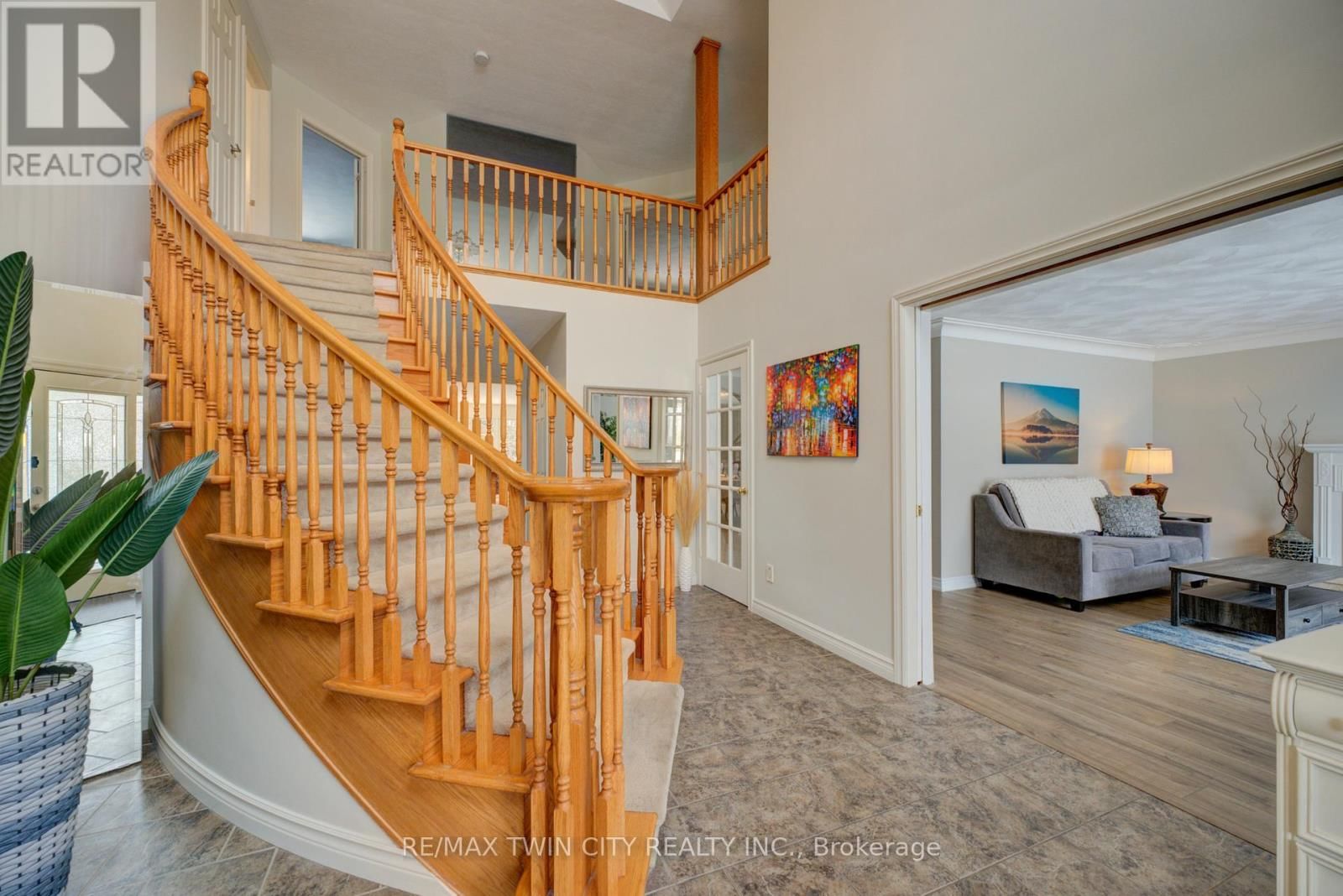 9 SCARFE GARDENS Image 2