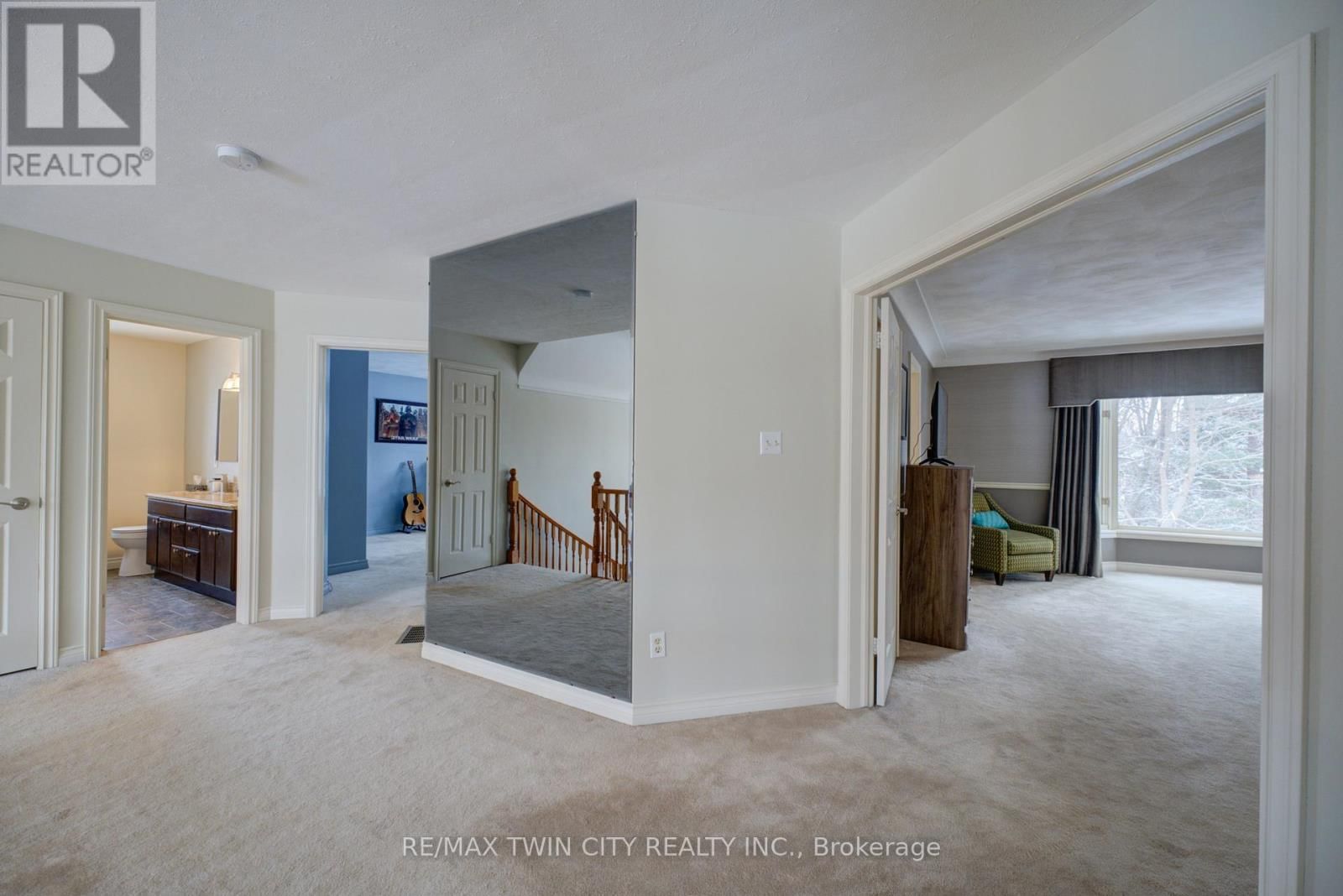 9 SCARFE GARDENS Image 20