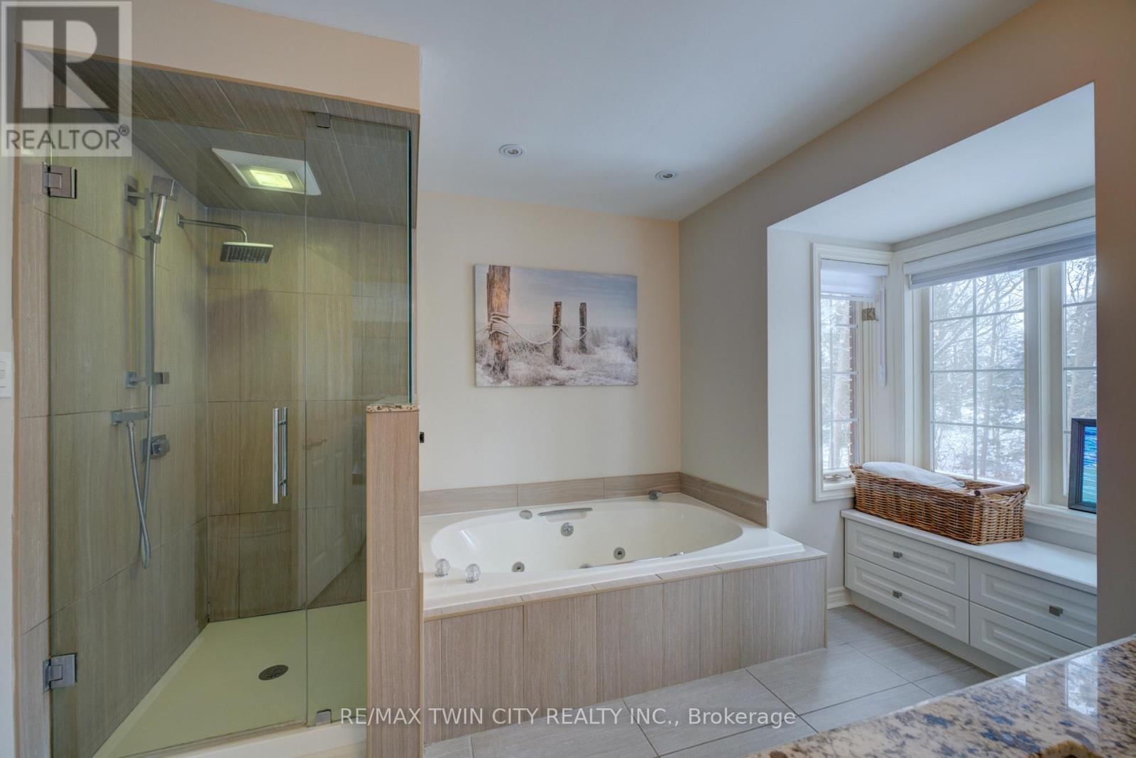 9 SCARFE GARDENS Image 23