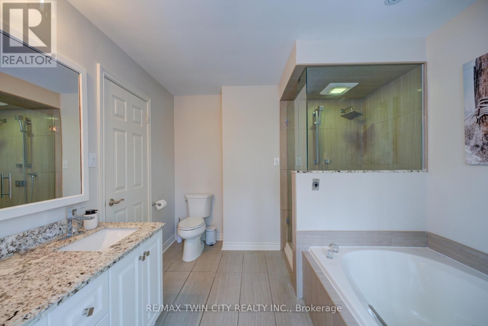 9 SCARFE GARDENS Image 25