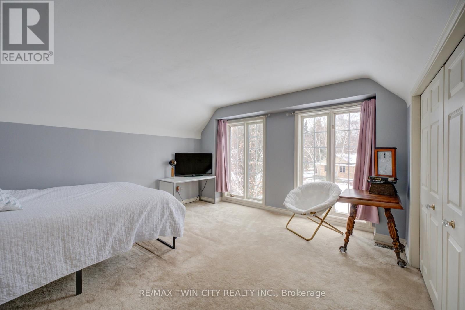 9 SCARFE GARDENS Image 26