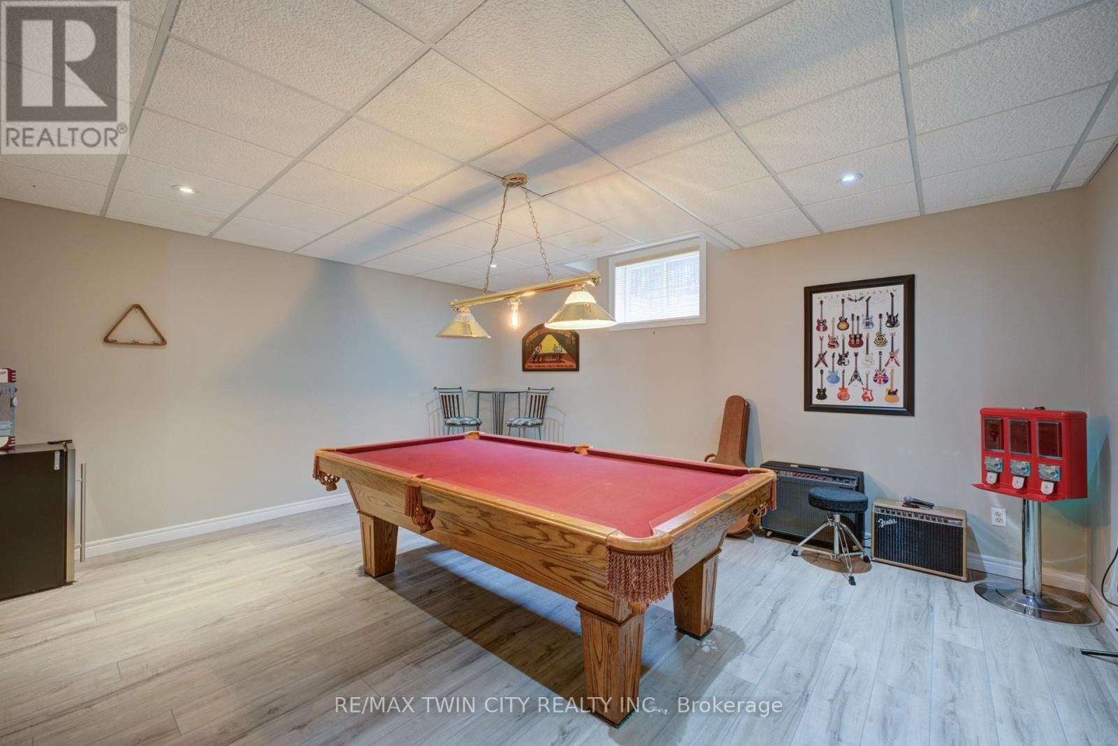 9 SCARFE GARDENS Image 35