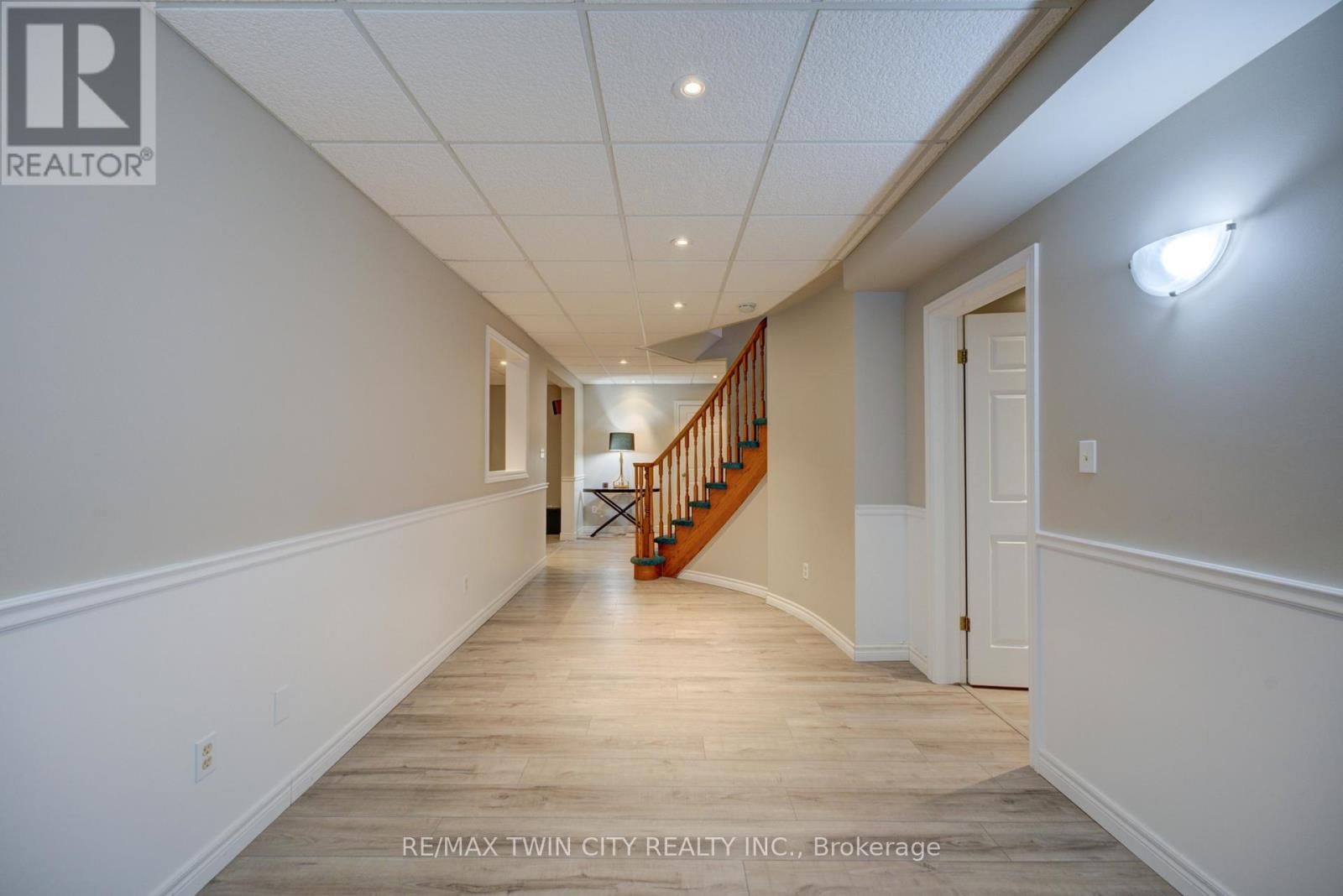 9 SCARFE GARDENS Image 37