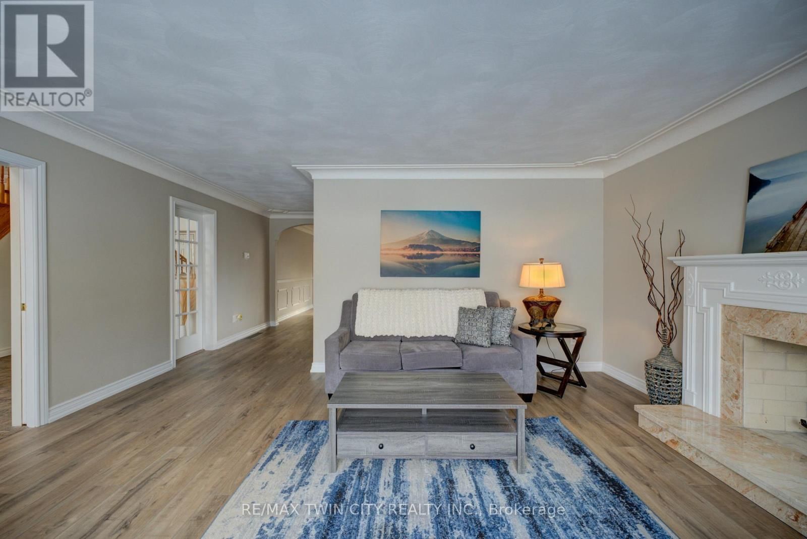 9 SCARFE GARDENS Image 4