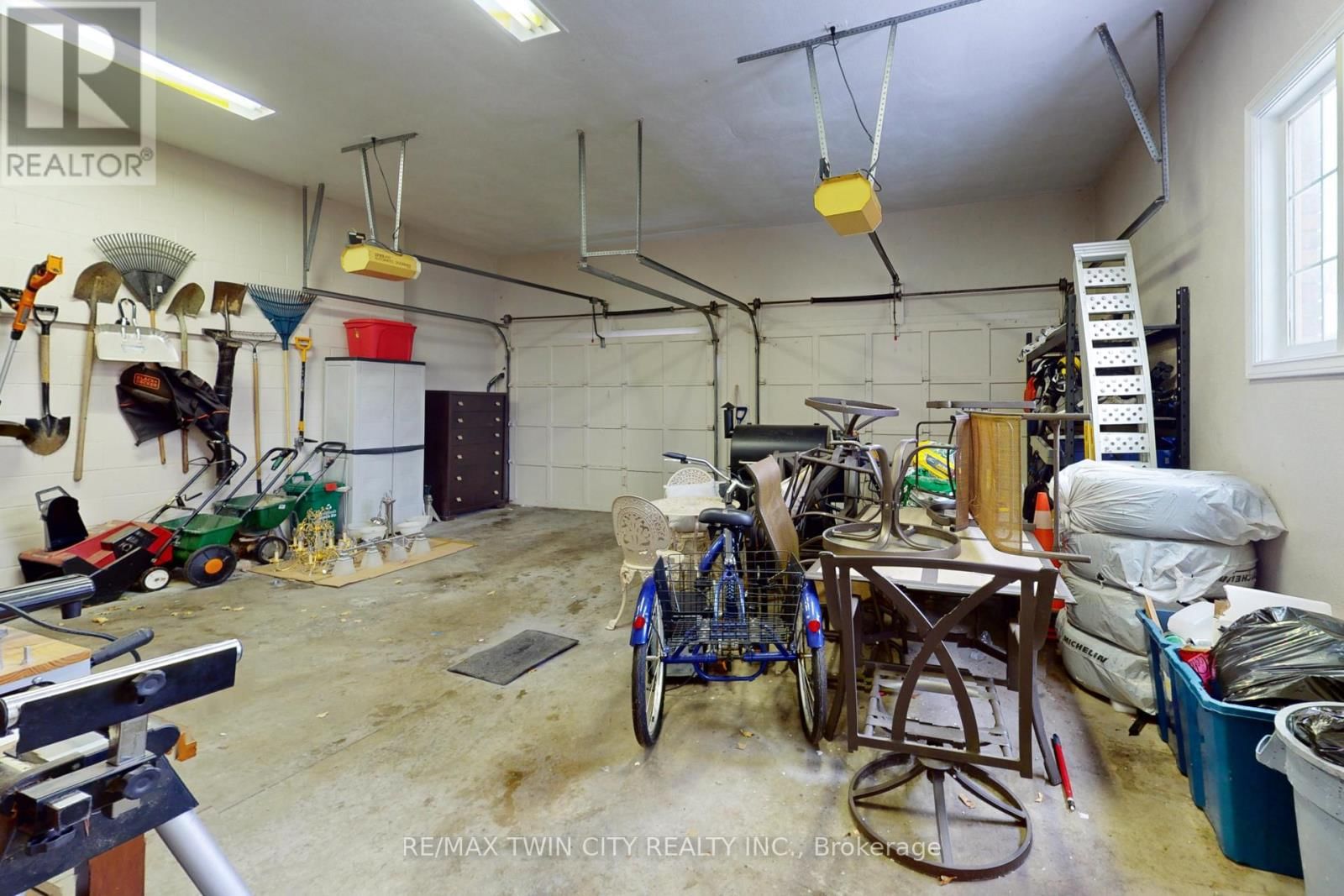 9 SCARFE GARDENS Image 40