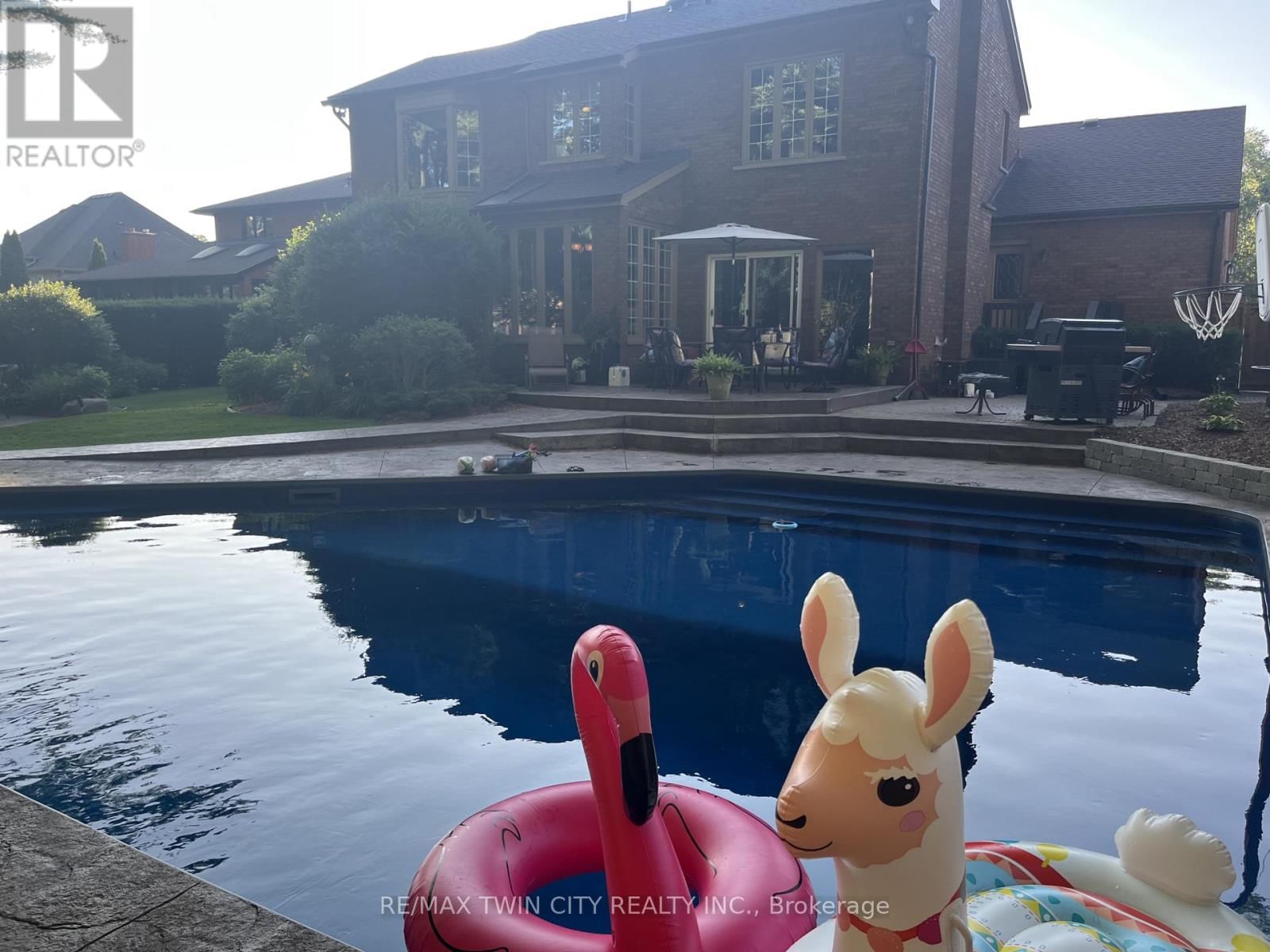 9 SCARFE GARDENS Image 43