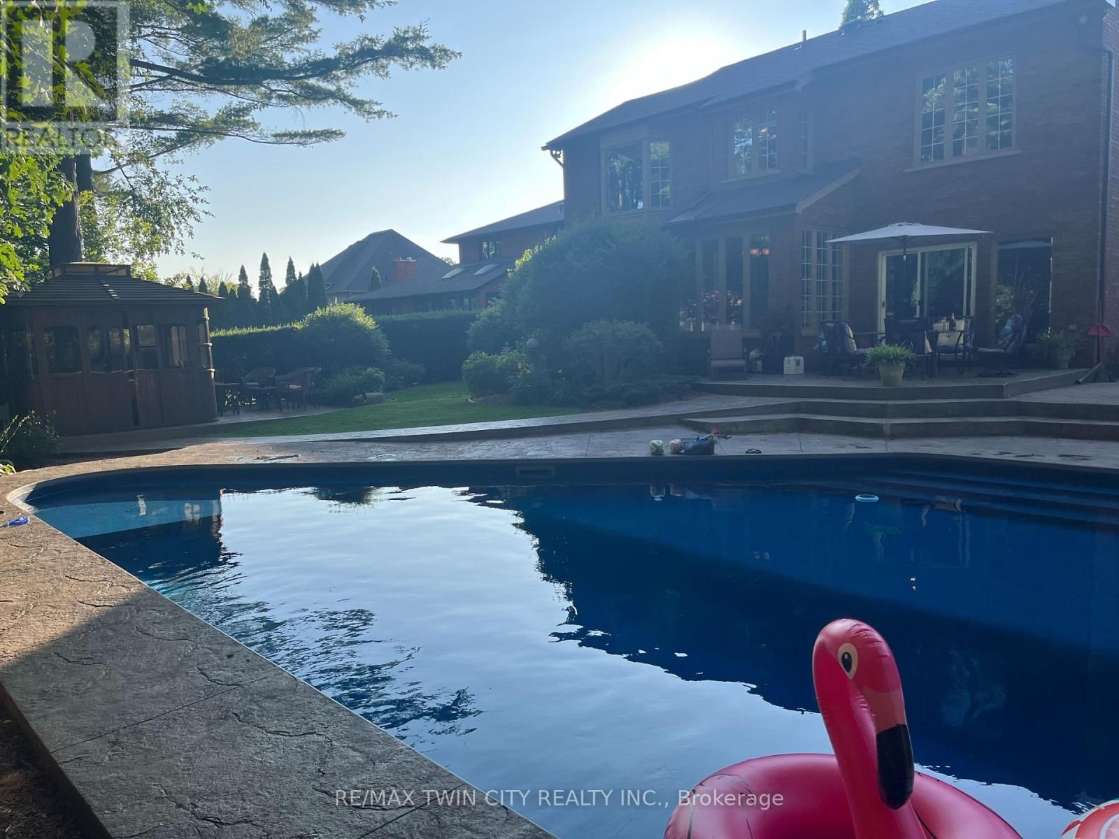 9 SCARFE GARDENS Image 45