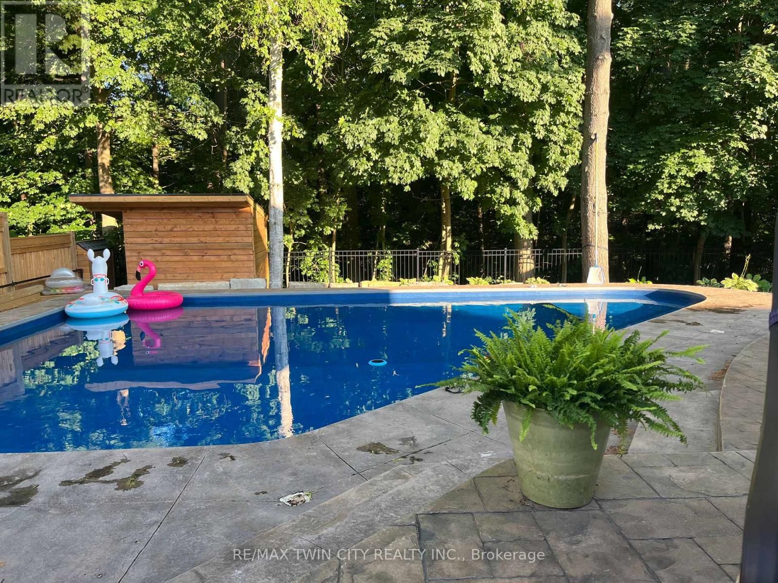 9 SCARFE GARDENS Image 46