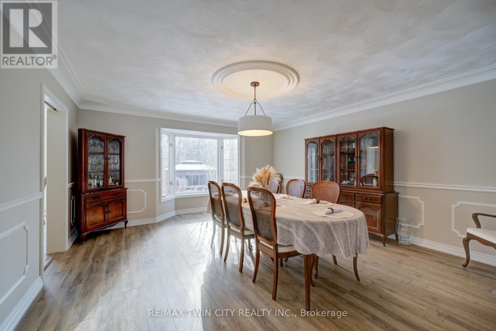 9 SCARFE GARDENS Image 8