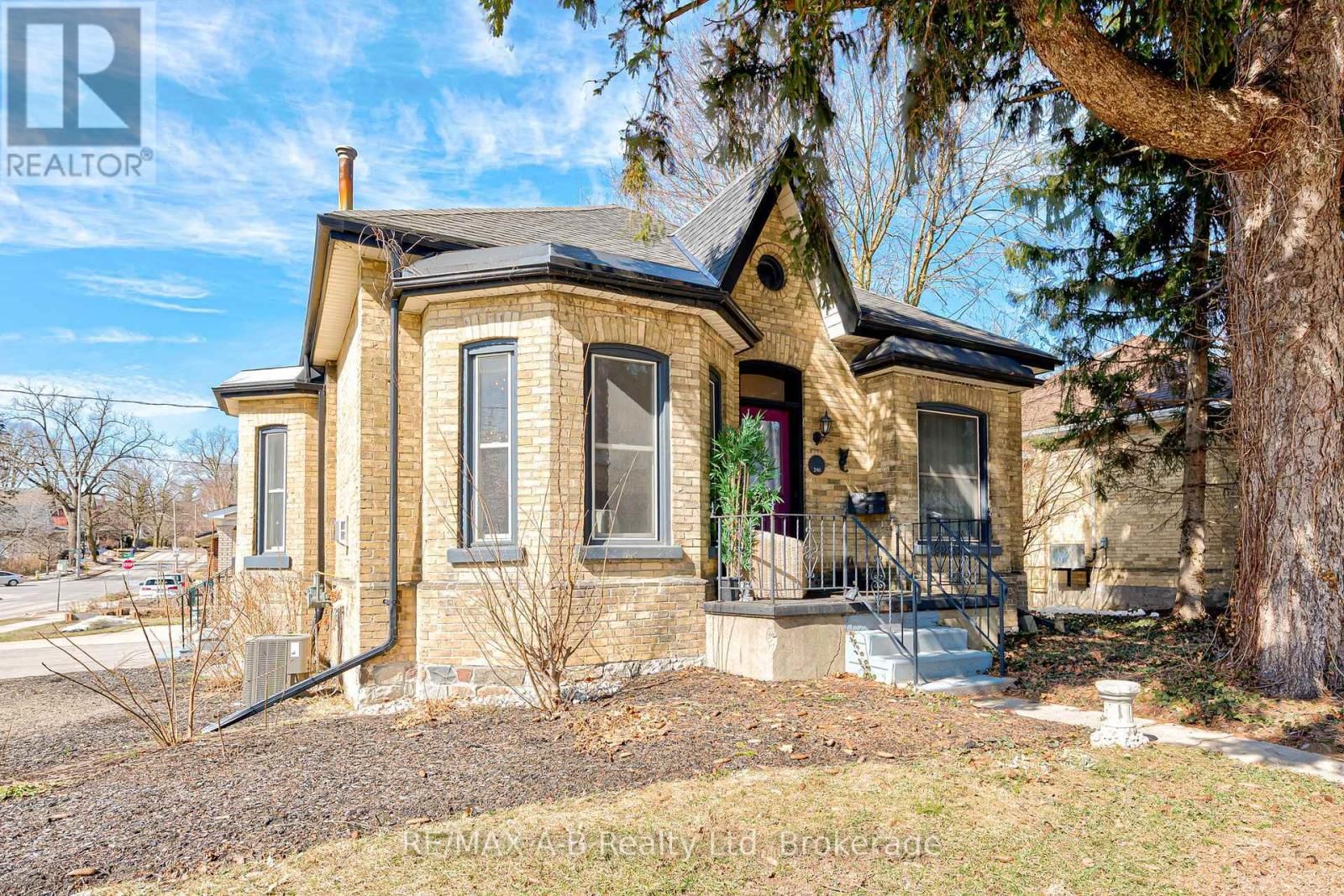 246 WELLINGTON STREET Image 1