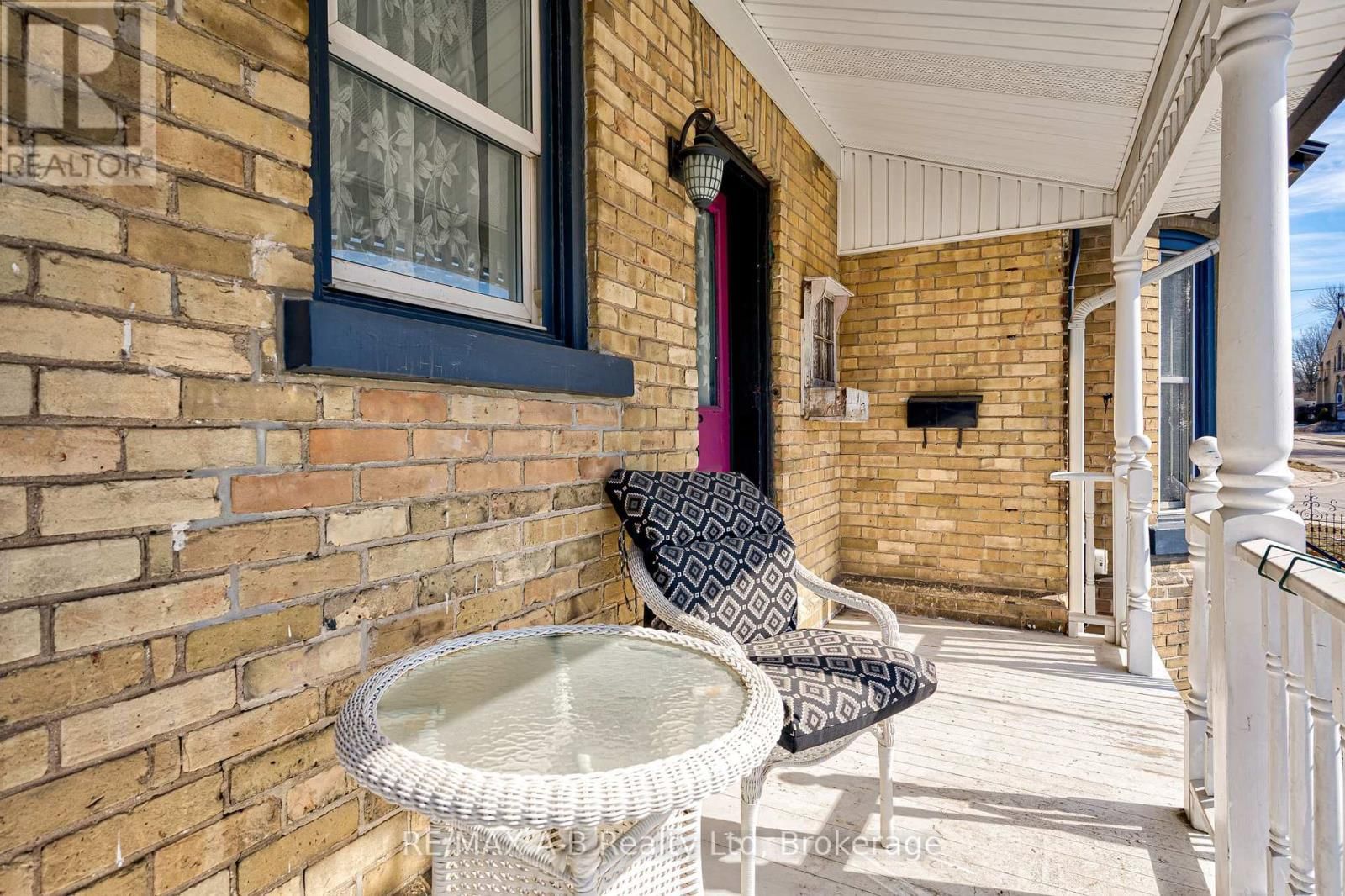 246 WELLINGTON STREET Image 10