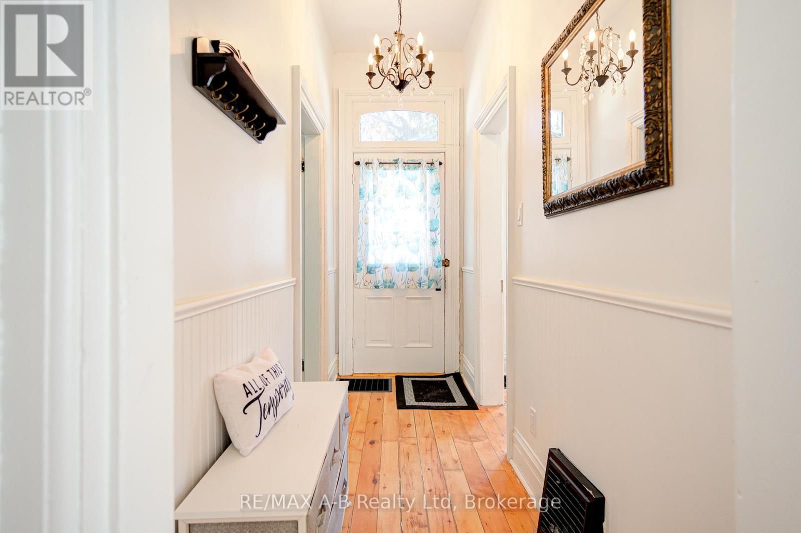 246 WELLINGTON STREET Image 11