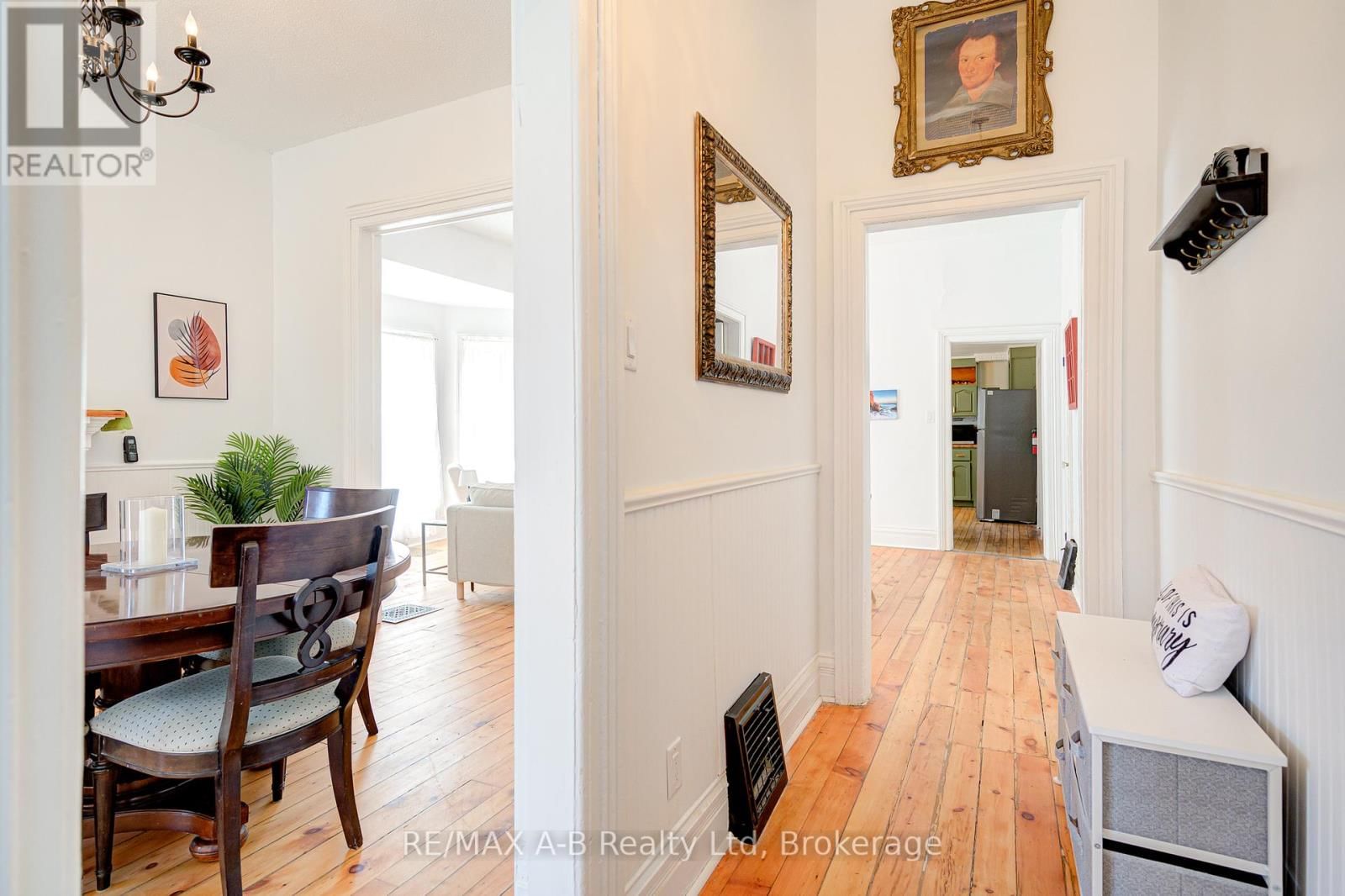 246 WELLINGTON STREET Image 12