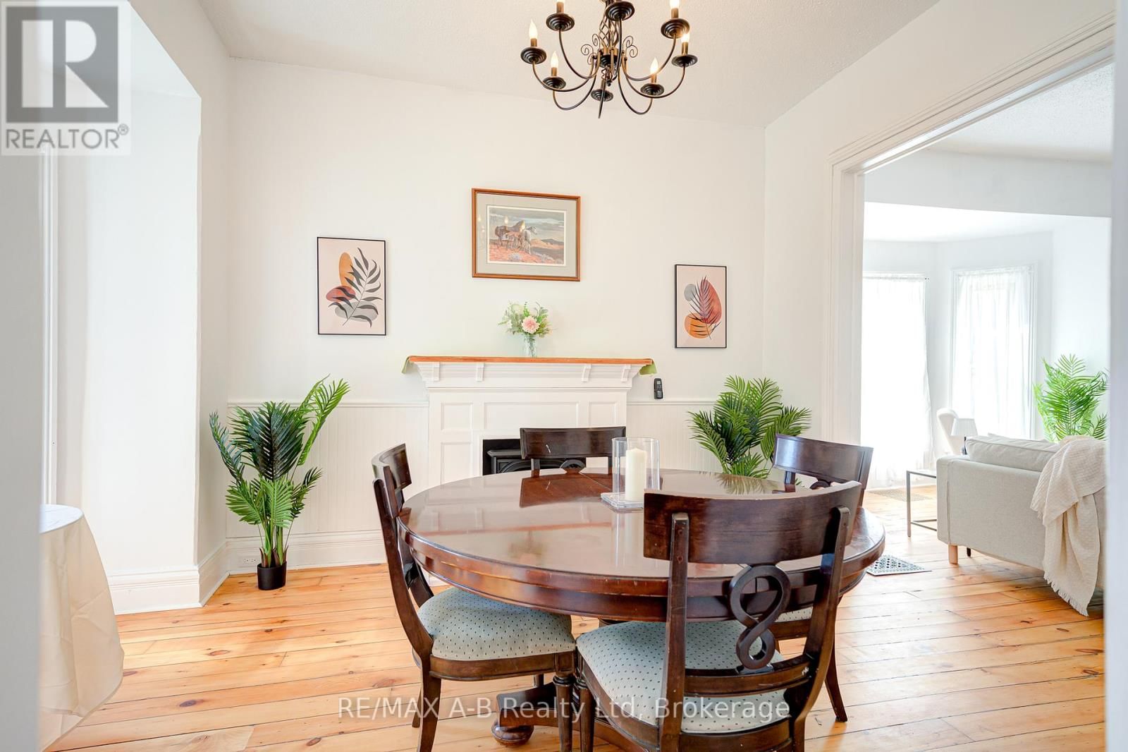 246 WELLINGTON STREET Image 13