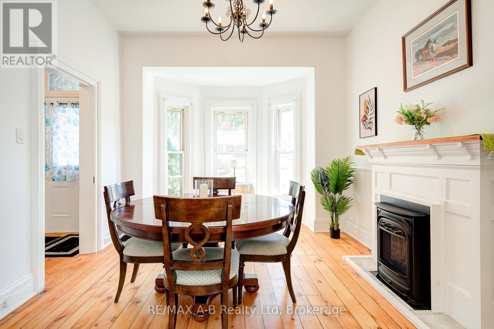 246 WELLINGTON STREET Image 14