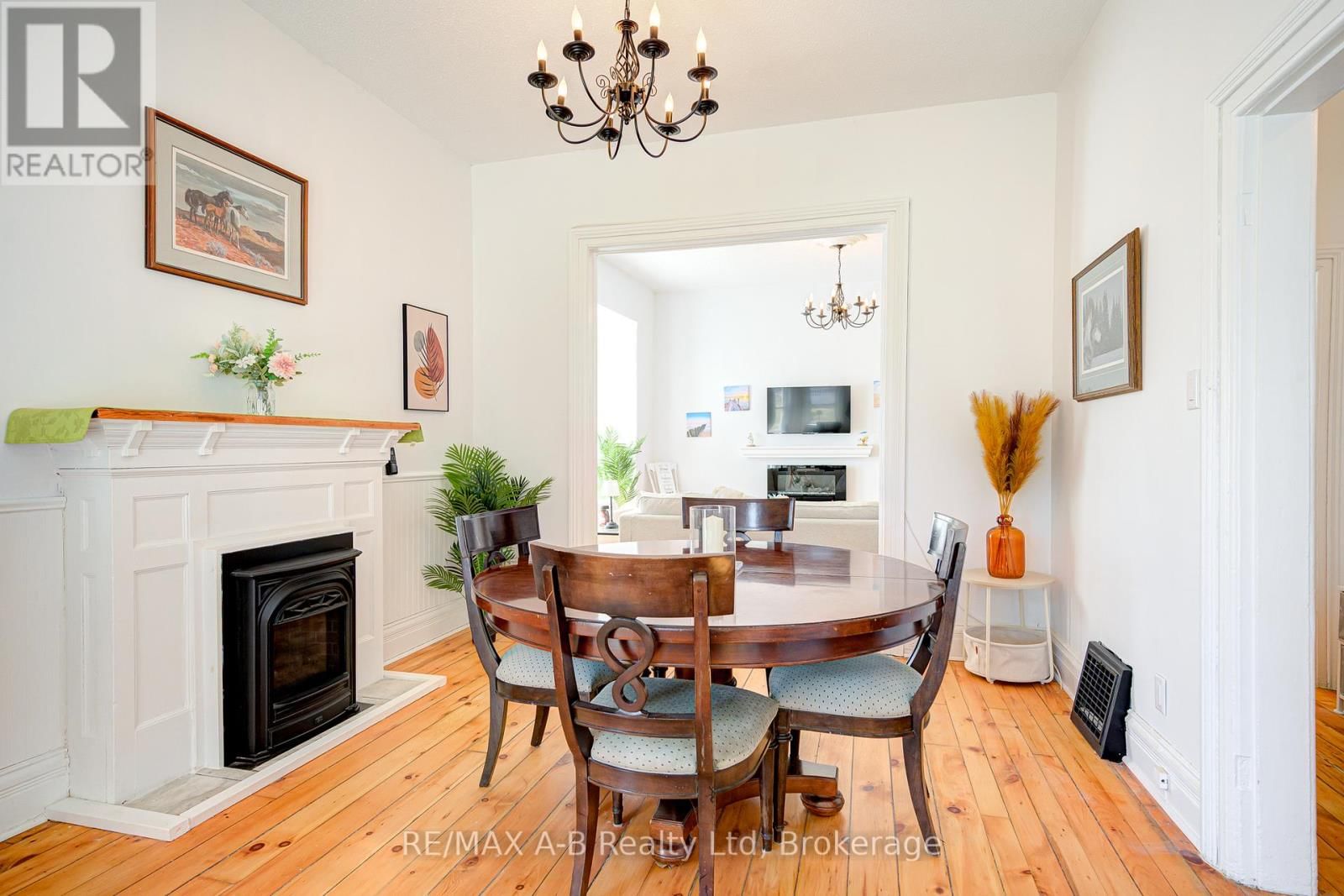 246 WELLINGTON STREET Image 16