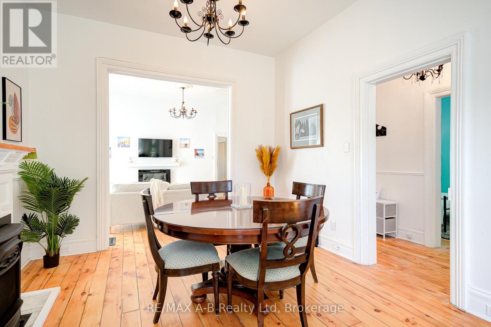 246 WELLINGTON STREET Image 17