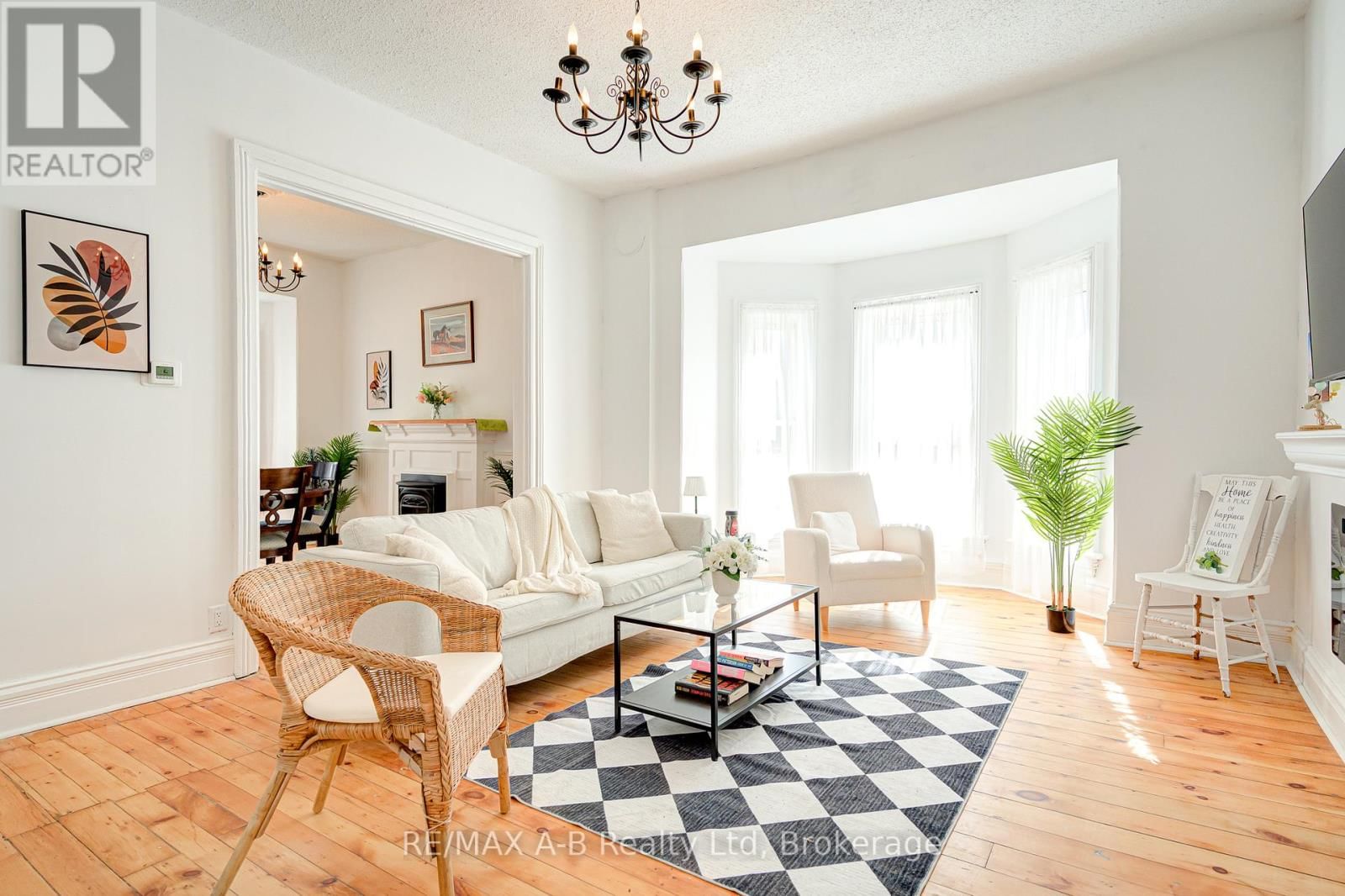 246 WELLINGTON STREET Image 21