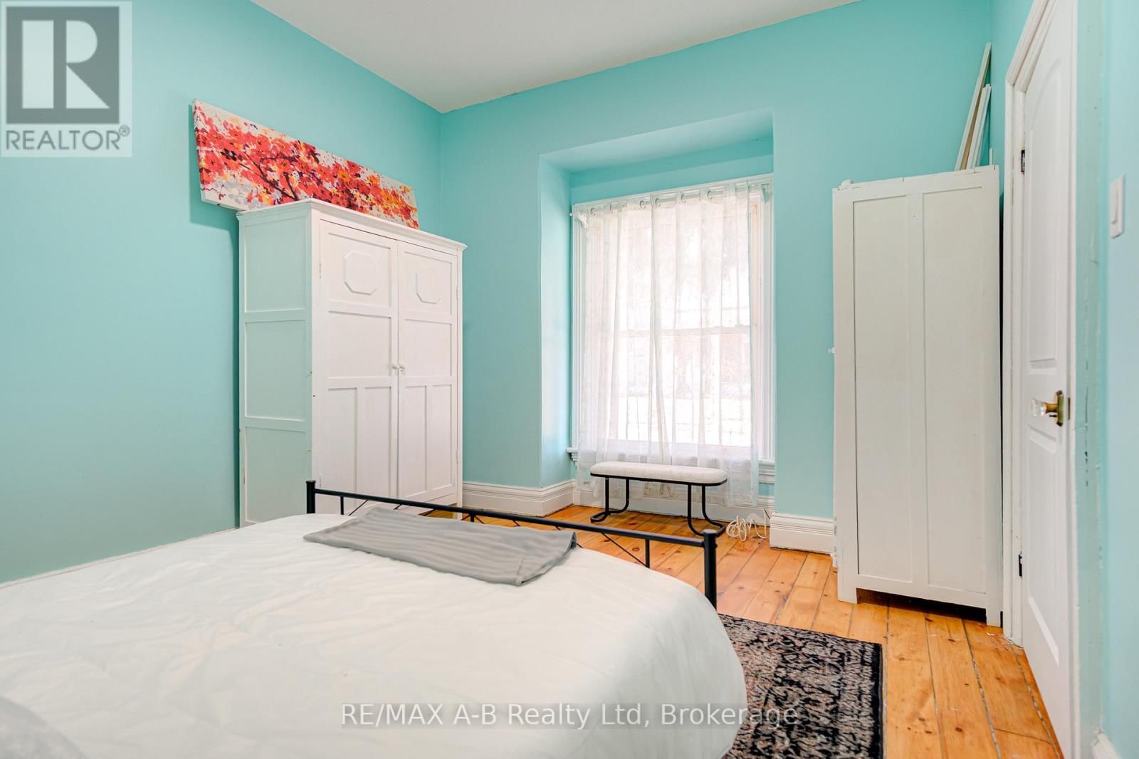 246 WELLINGTON STREET Image 26