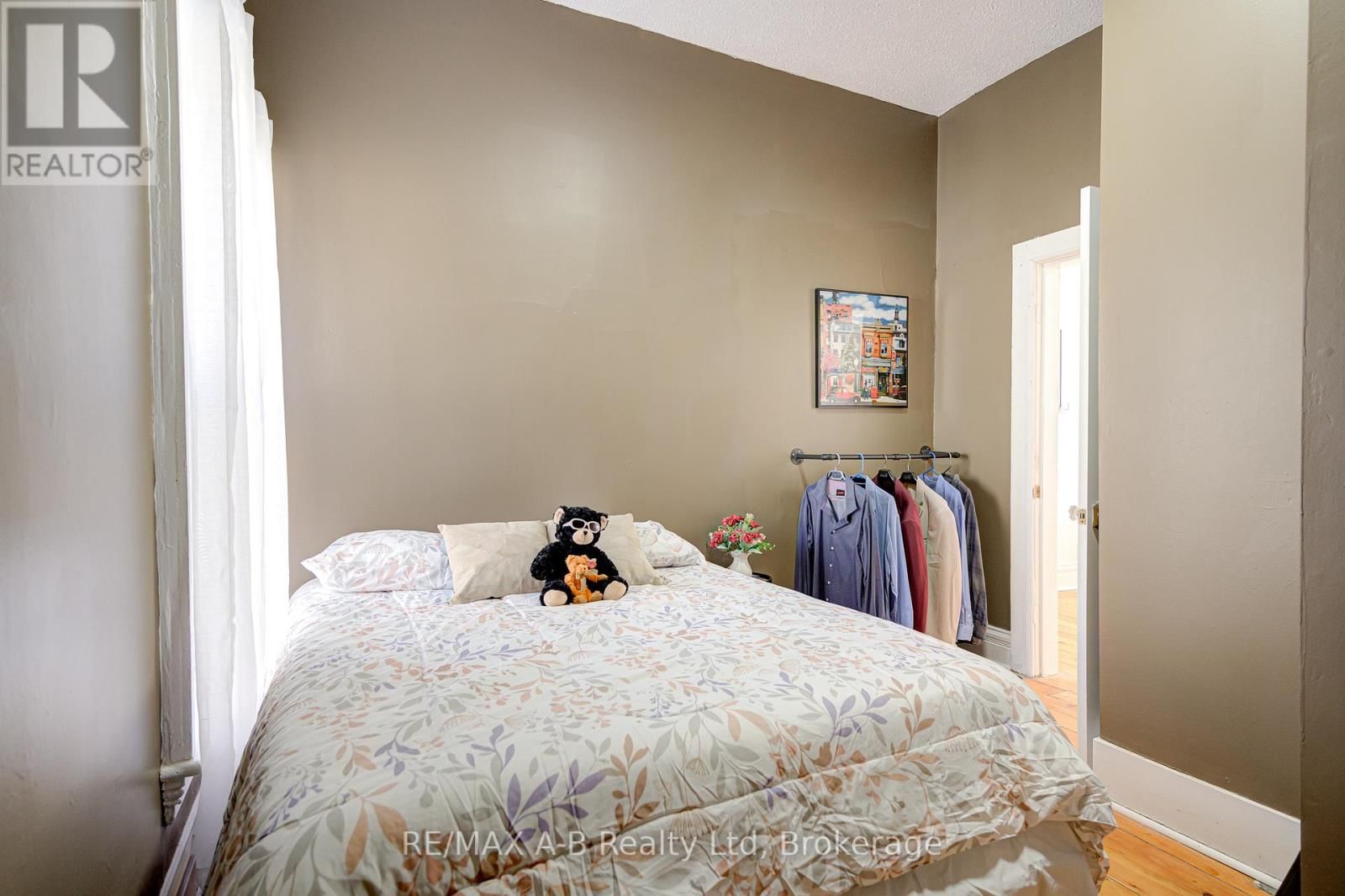 246 WELLINGTON STREET Image 28