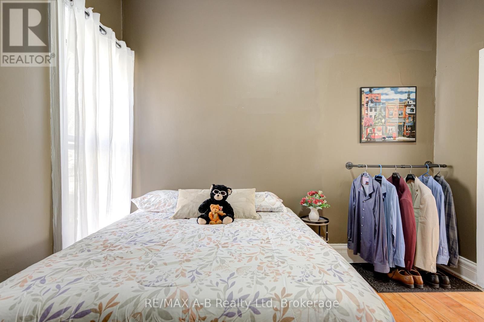 246 WELLINGTON STREET Image 29