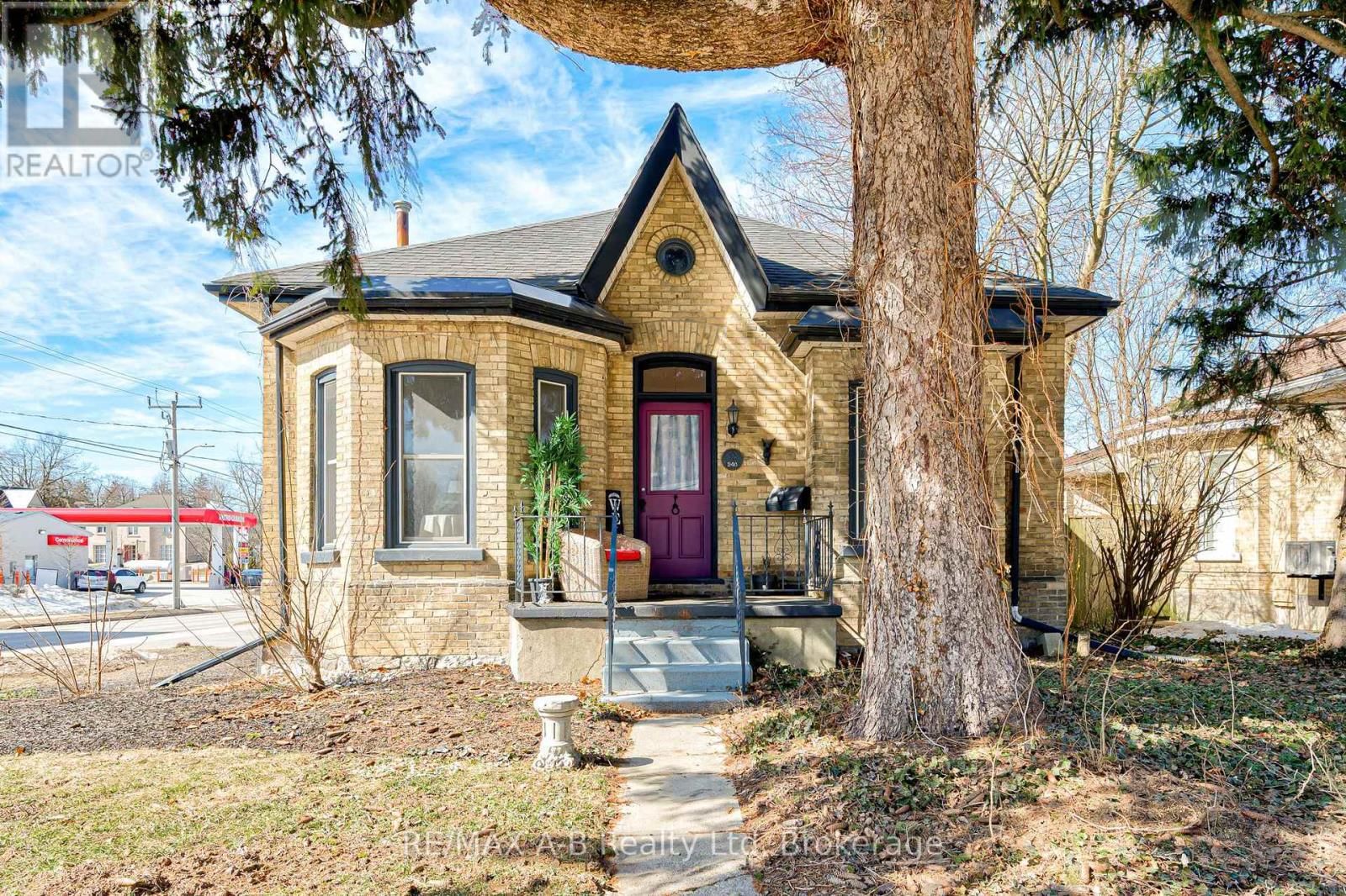 246 WELLINGTON STREET Image 3