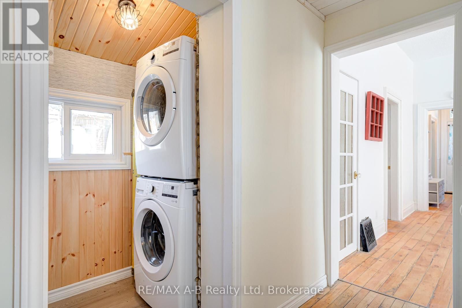 246 WELLINGTON STREET Image 30