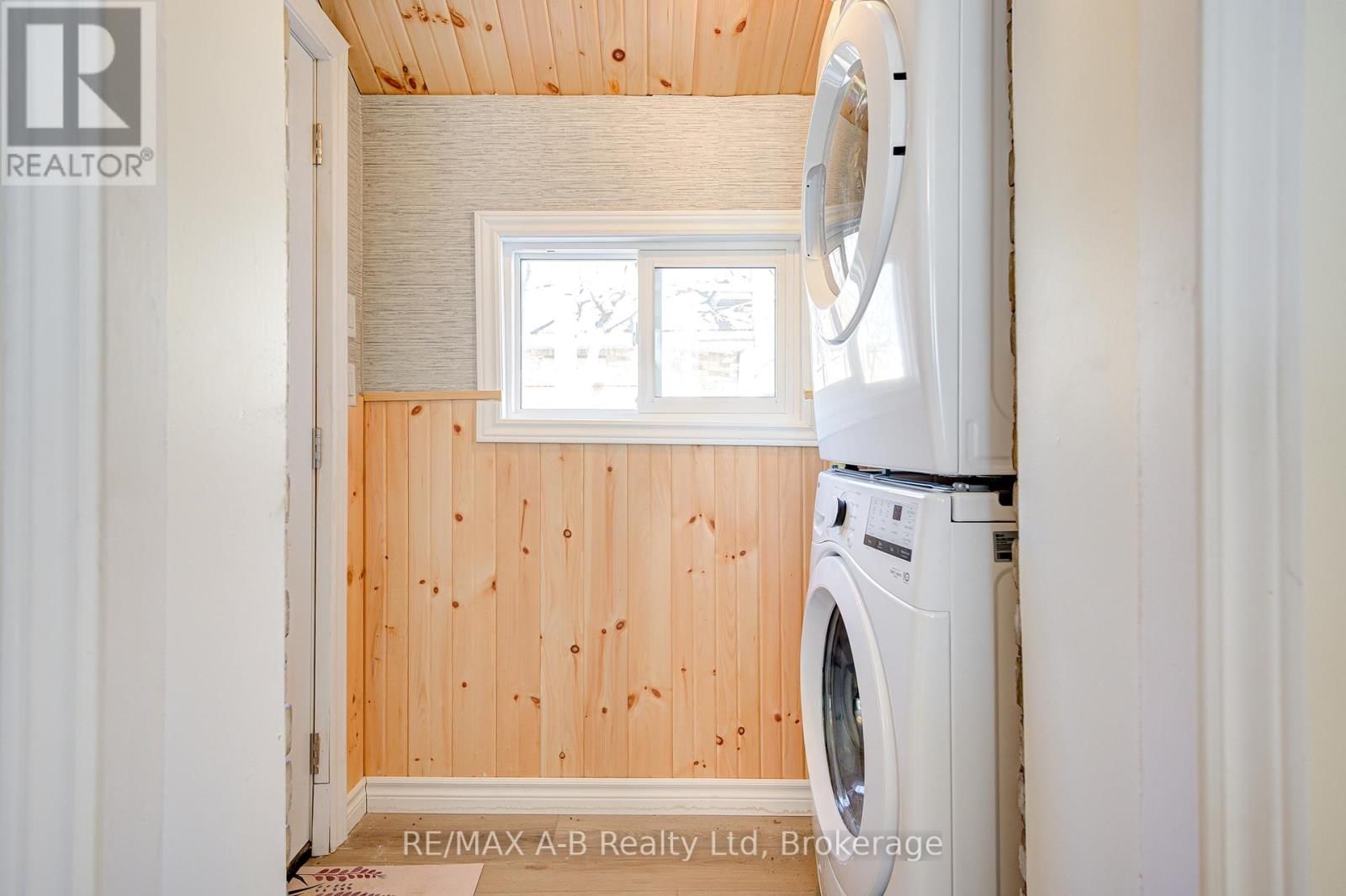 246 WELLINGTON STREET Image 31