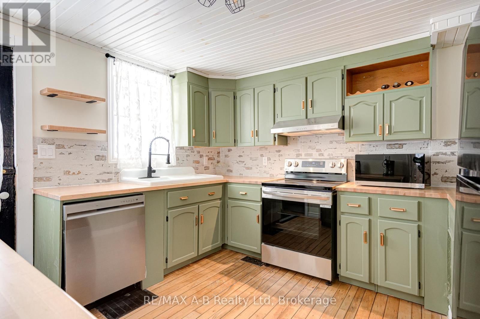 246 WELLINGTON STREET Image 32